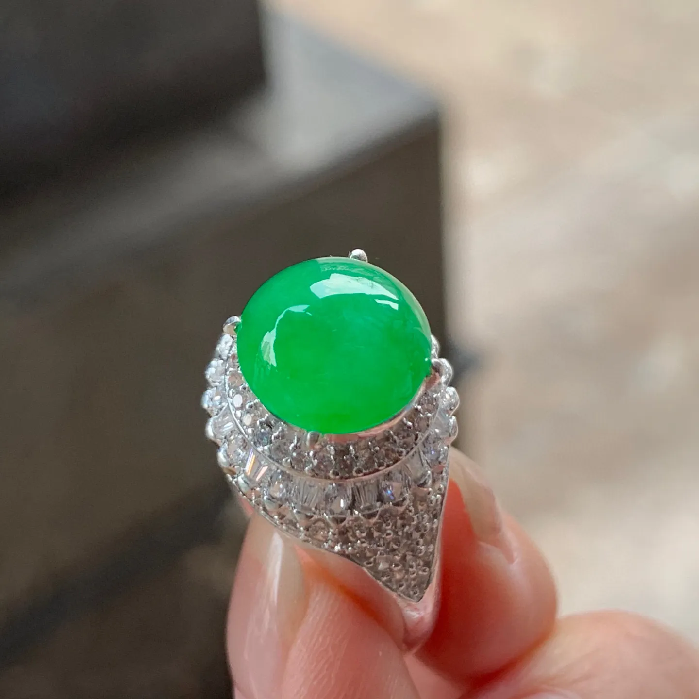 冰阳绿蛋面，颜色漂亮，种好水润，清爽