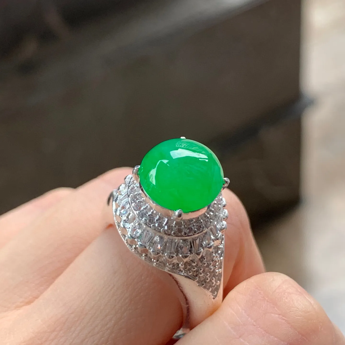 冰阳绿蛋面，颜色漂亮，种好水润，清爽
