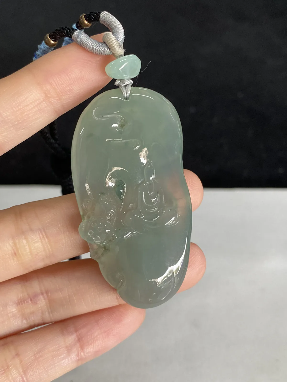 翡翠冰糯种绿色吊坠，配珠未测