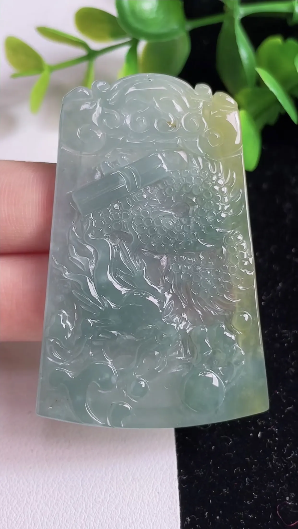 天然翡翠a货 老坑料起胶冰润 蓝水双彩霸气龙牌吊坠，尺寸58.3-33-2.6mm  y  12.6