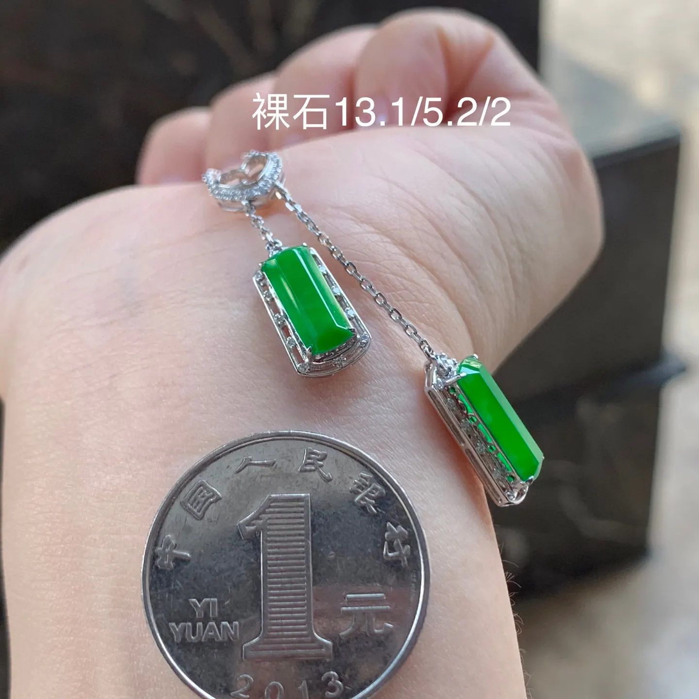 辣绿项链，颜色漂亮，真金镶嵌，精致