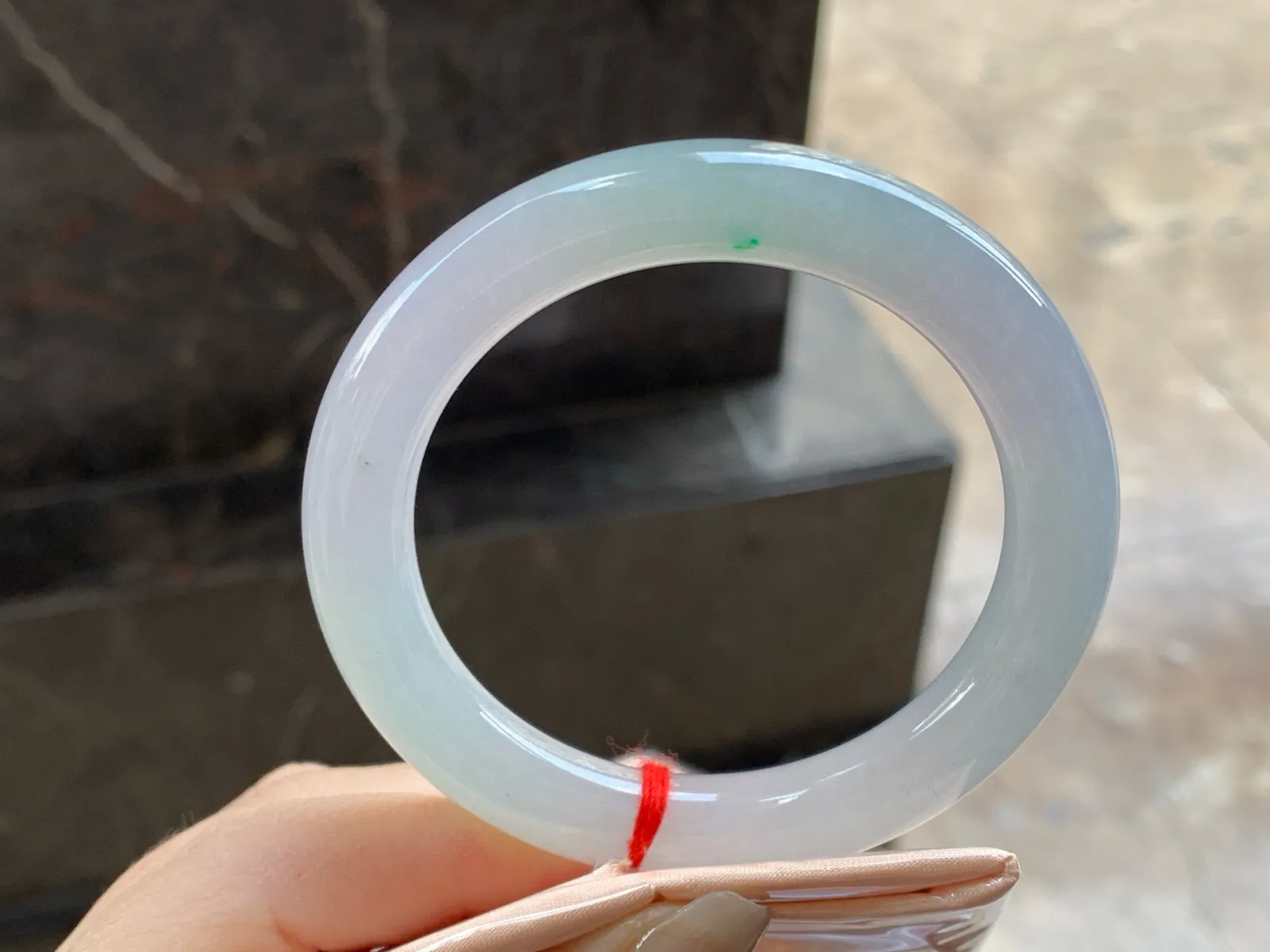 淡春彩圆条手镯
尺寸：52.5-9.8mm
水润十足～小清新