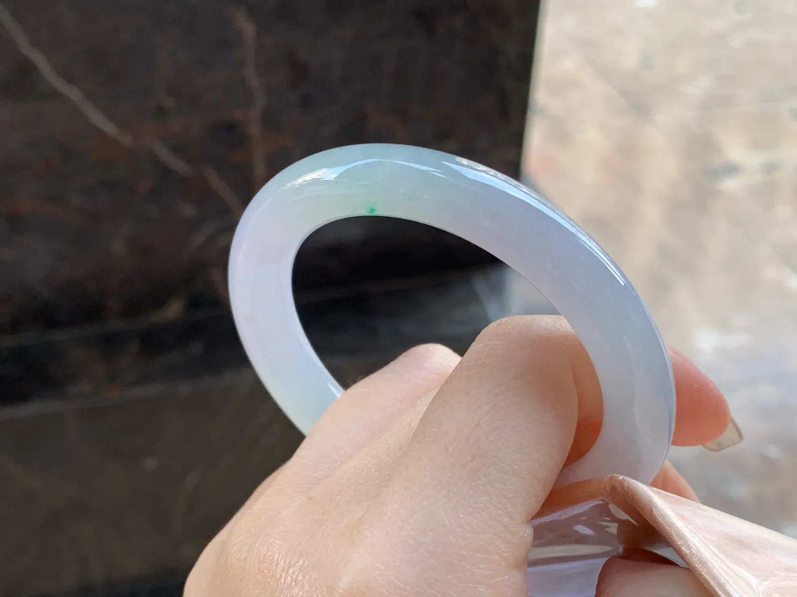 淡春彩圆条手镯
尺寸：52.5-9.8mm
水润十足～小清新