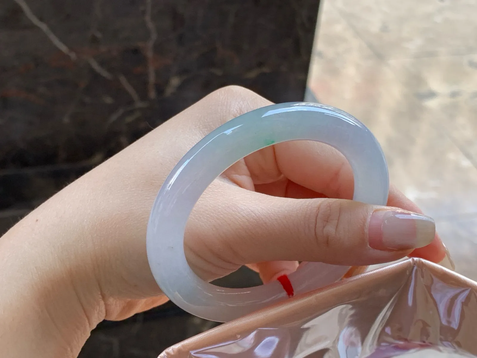 淡春彩圆条手镯
尺寸：52.5-9.8mm
水润十足～小清新