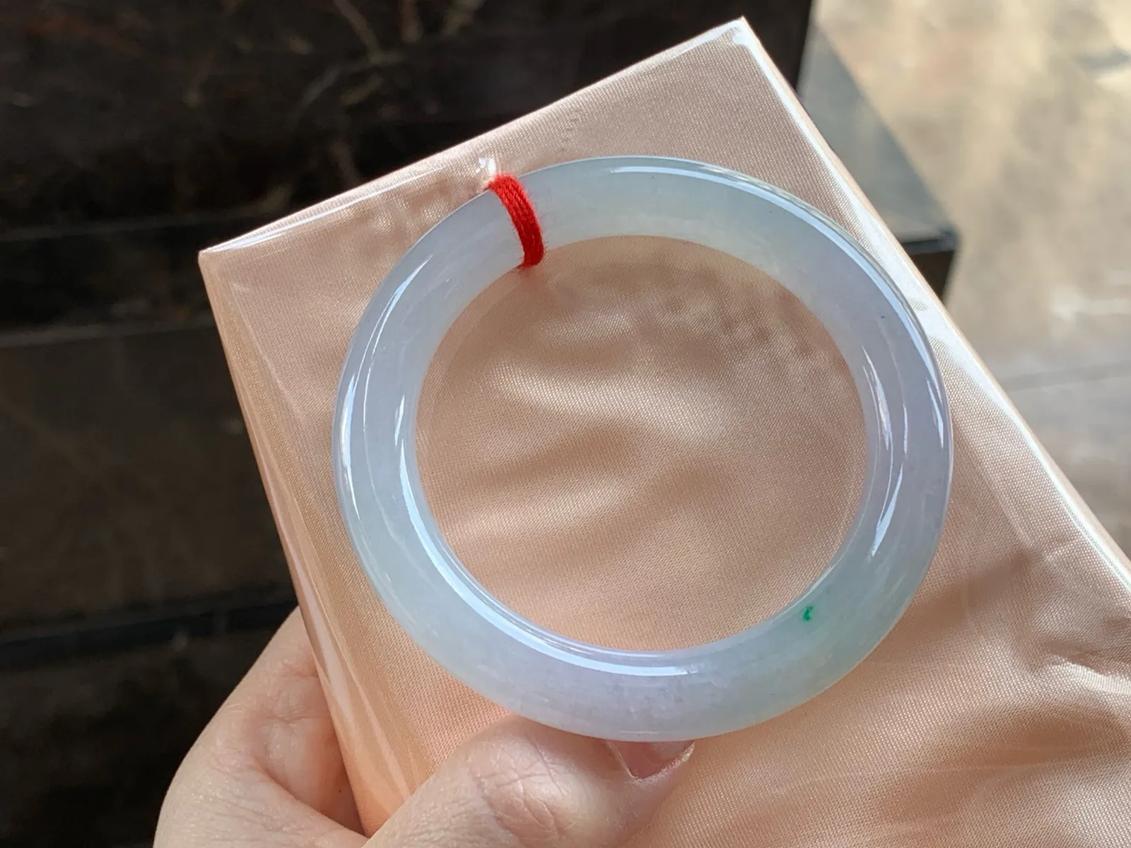 淡春彩圆条手镯
尺寸：52.5-9.8mm
水润十足～小清新