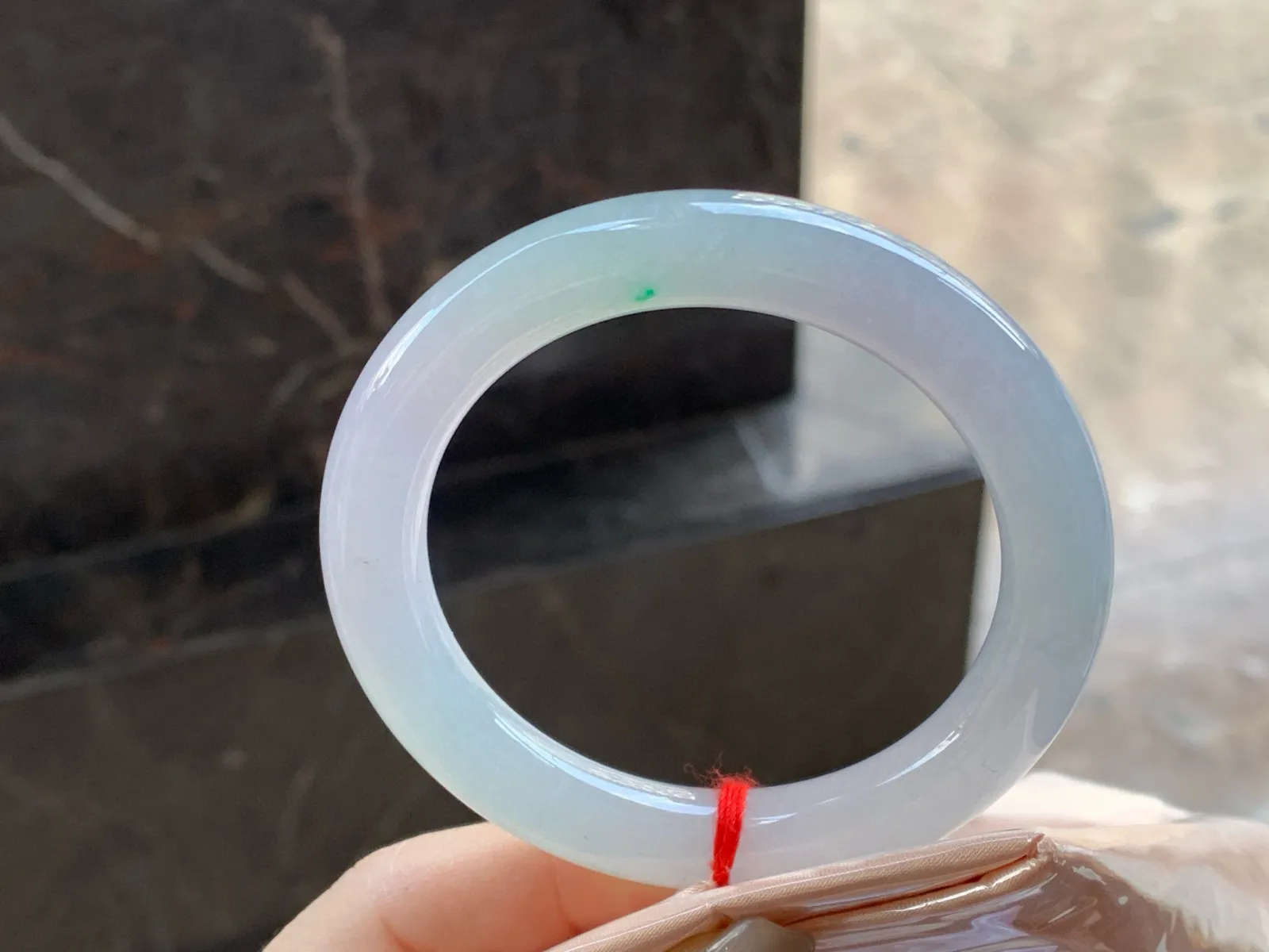 淡春彩圆条手镯
尺寸：52.5-9.8mm
水润十足～小清新