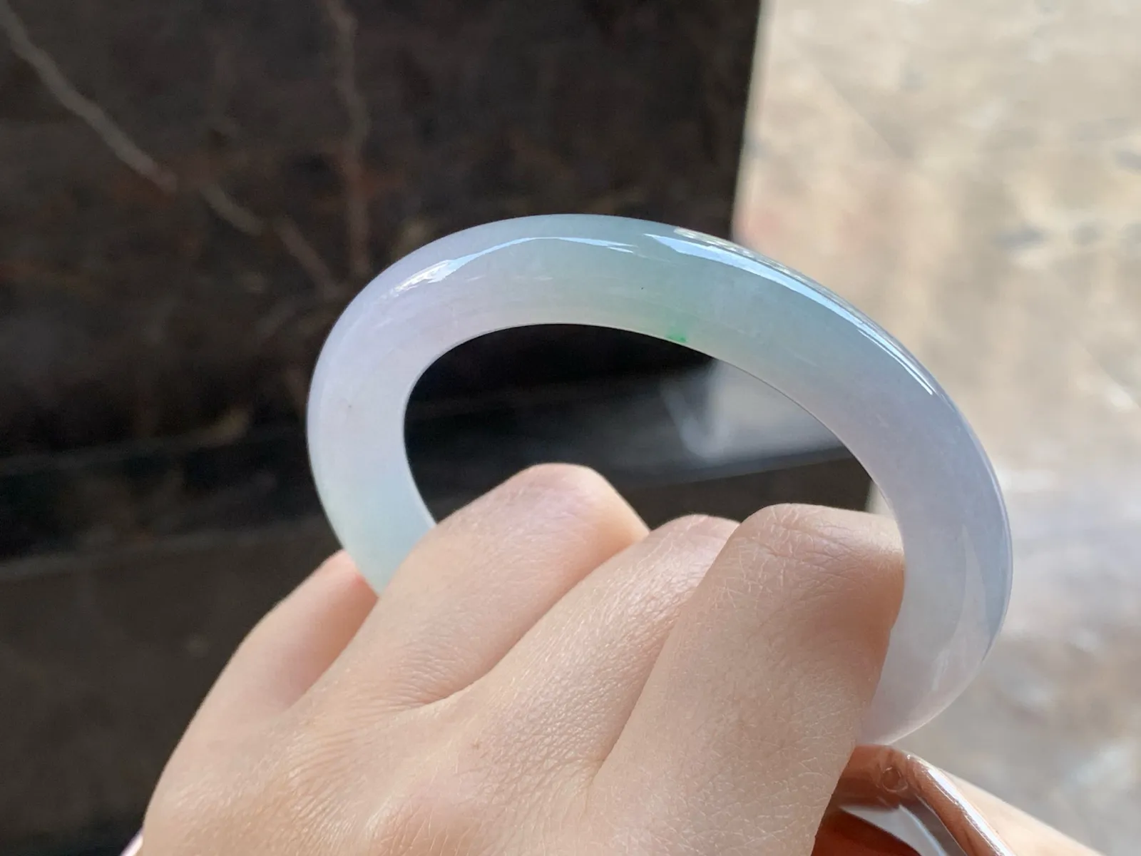 淡春彩圆条手镯
尺寸：52.5-9.8mm
水润十足～小清新