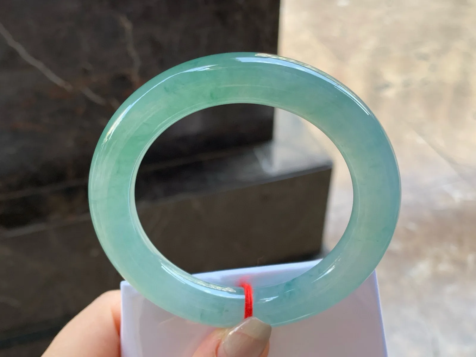 半山水圆条手镯
尺寸：56-11.3mm
种水好～很漂亮的料子无瑕疵