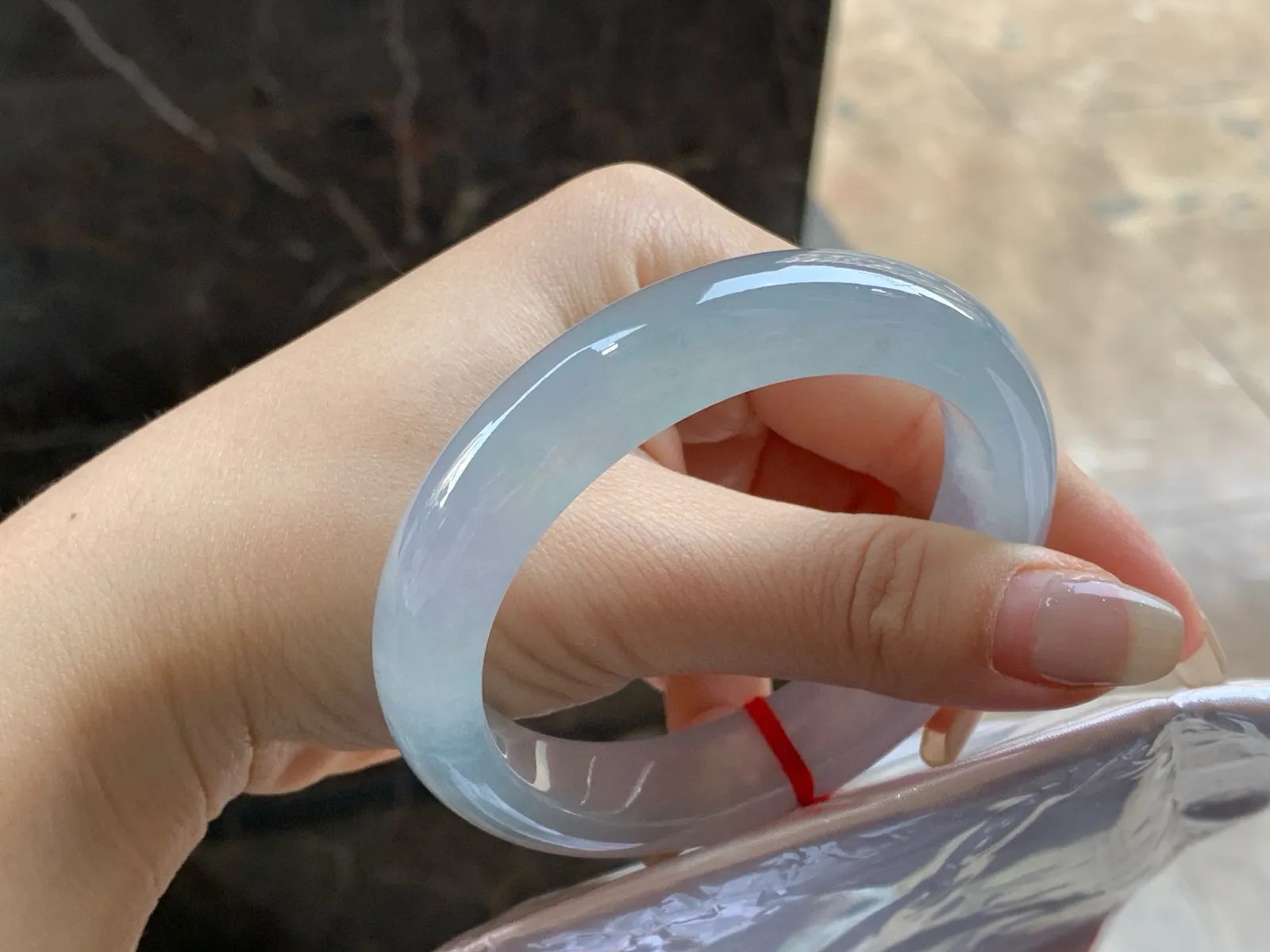冰种手镯
尺寸：55-12.8-8.9mm
冰味十足～整圈冰透好看无瑕疵