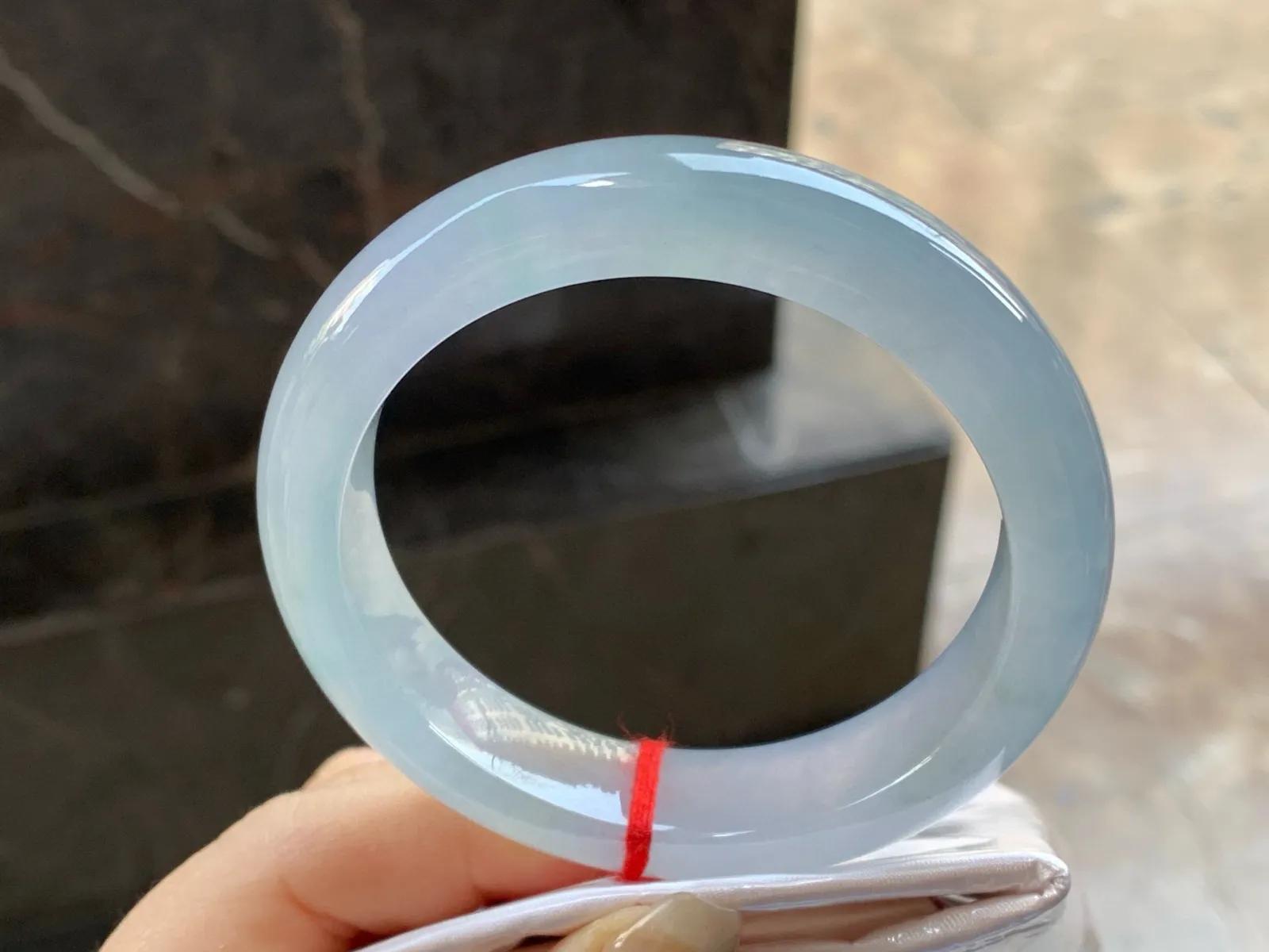 冰种手镯
尺寸：55-12.8-8.9mm
冰味十足～整圈冰透好看无瑕疵