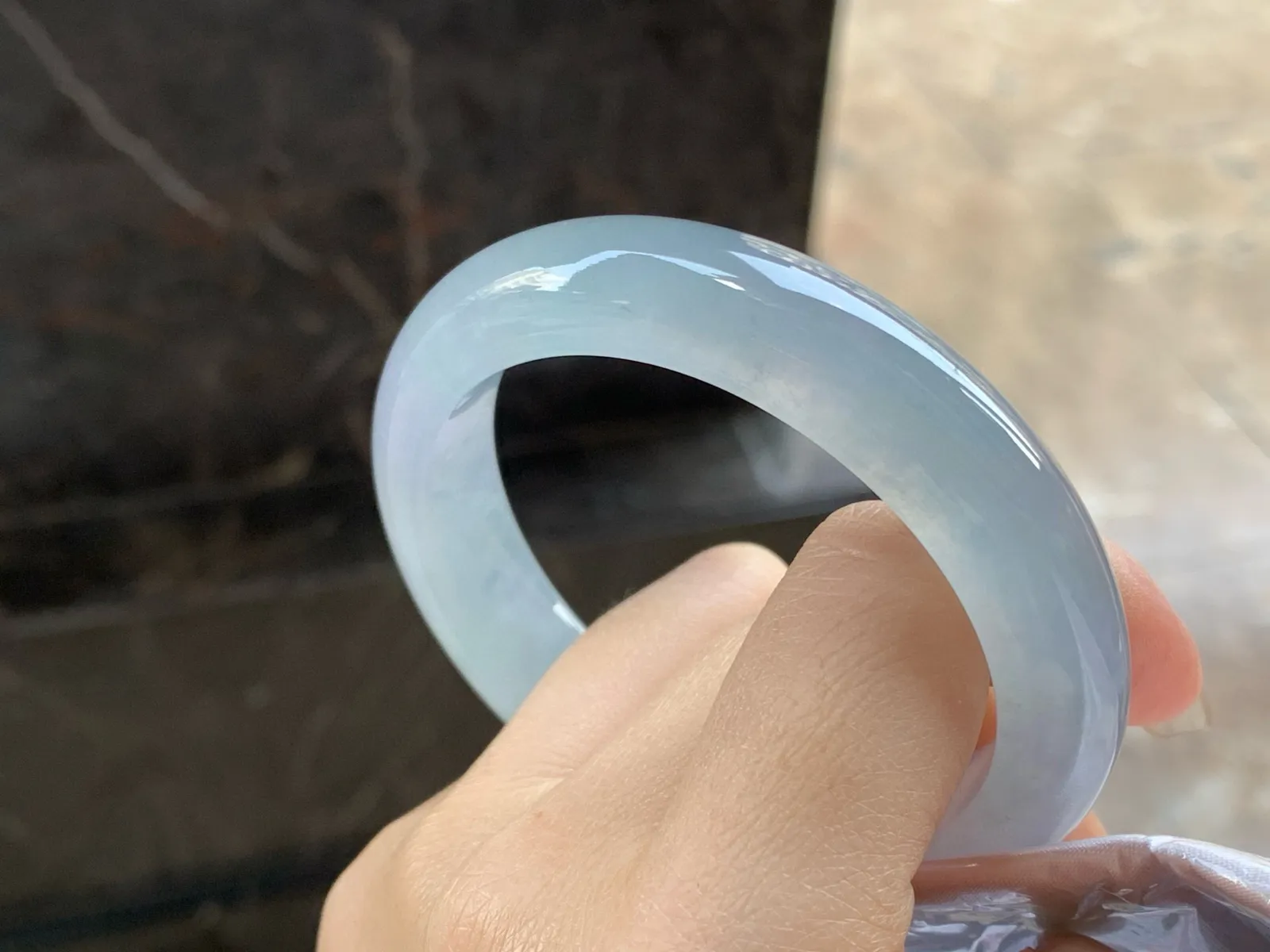 冰种手镯
尺寸：55-12.8-8.9mm
冰味十足～整圈冰透好看无瑕疵
