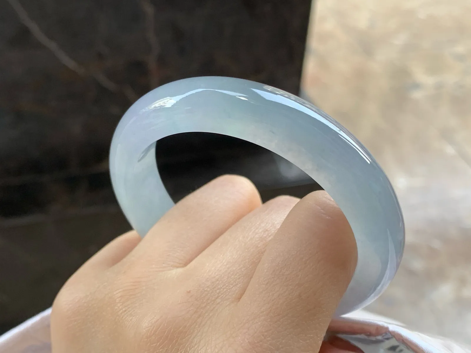 冰种手镯
尺寸：55-12.8-8.9mm
冰味十足～整圈冰透好看无瑕疵