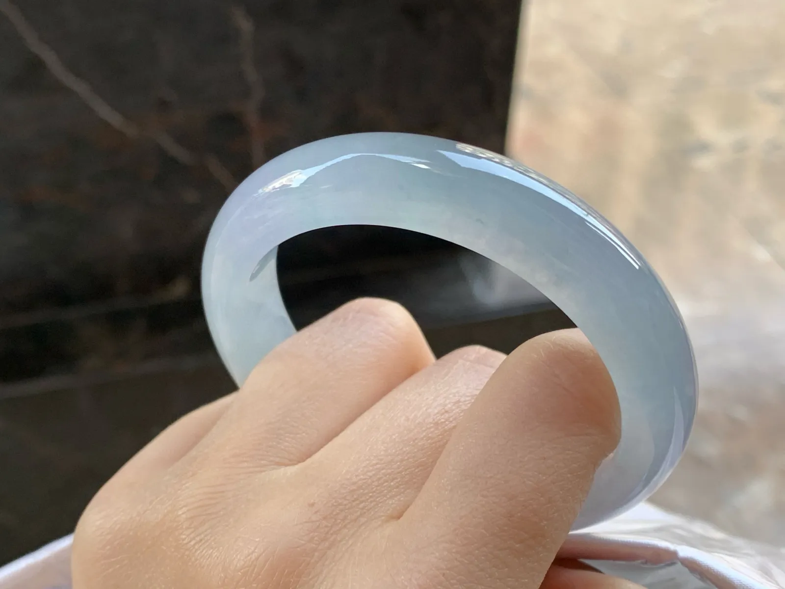 冰种手镯
尺寸：55-12.8-8.9mm
冰味十足～整圈冰透好看无瑕疵