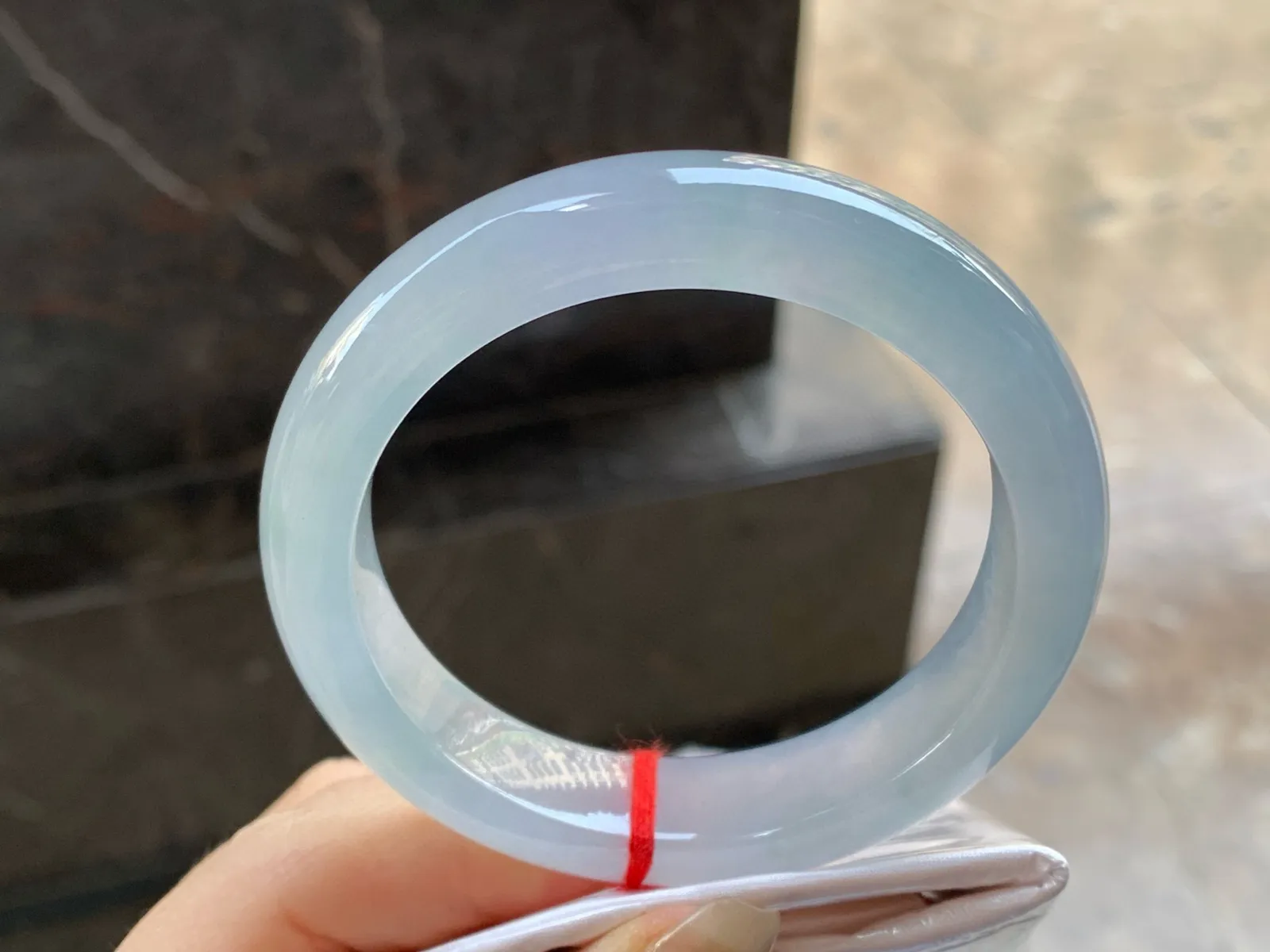 冰种手镯
尺寸：55-12.8-8.9mm
冰味十足～整圈冰透好看无瑕疵