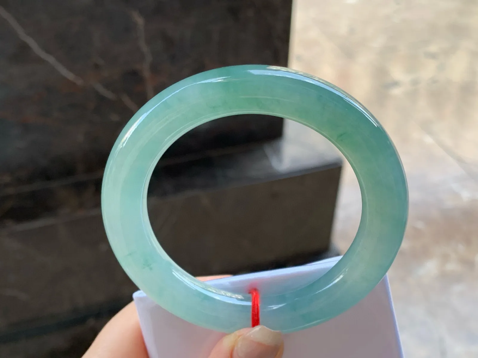 半山水圆条手镯
尺寸：56-11.3mm
种水好～很漂亮的料子无瑕疵