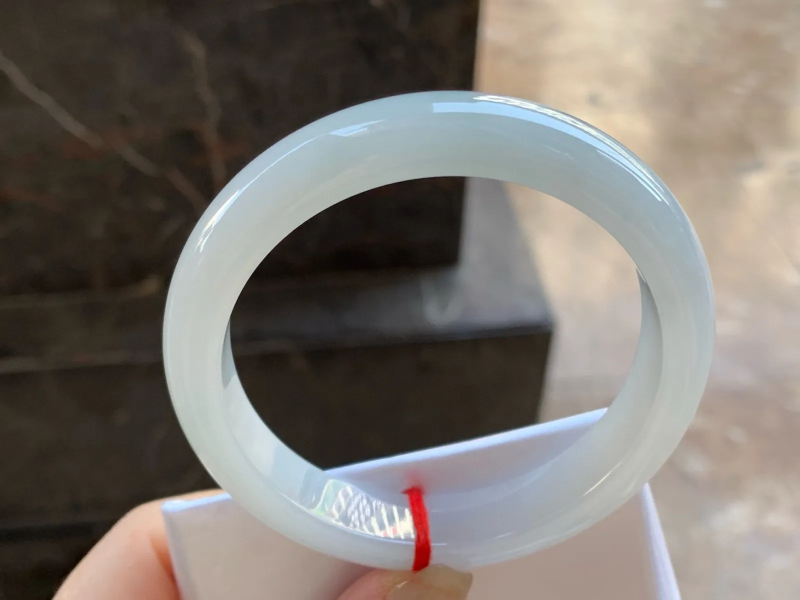 细糯手镯
尺寸：59-12.6-8.7mm
肉质细腻干净～大圈口