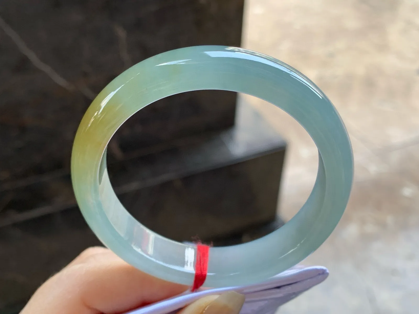黄翡手镯
尺寸：58-13.2-8mm
种老肉细～特色镯无瑕疵