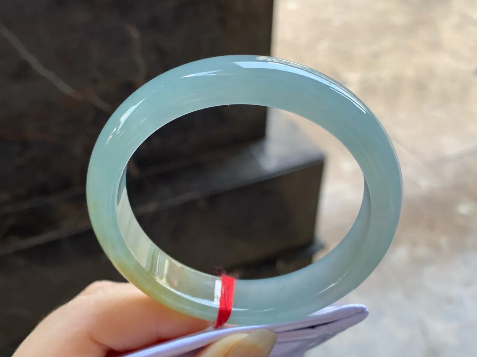黄翡手镯
尺寸：58-13.2-8mm
种老肉细～特色镯无瑕疵