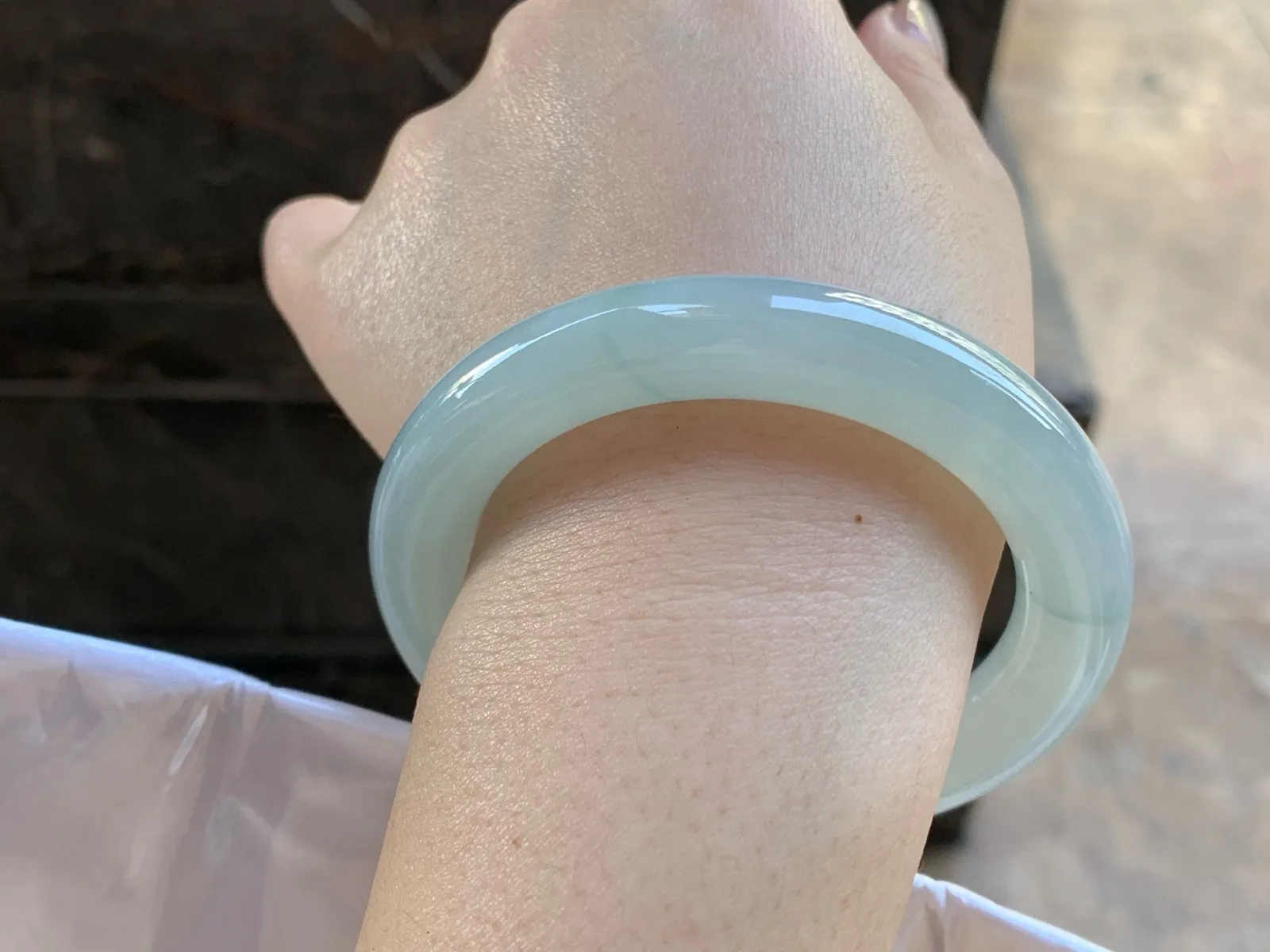 晴水圆条手镯
尺寸：55-11mm
种水好～干净清秀无瑕疵