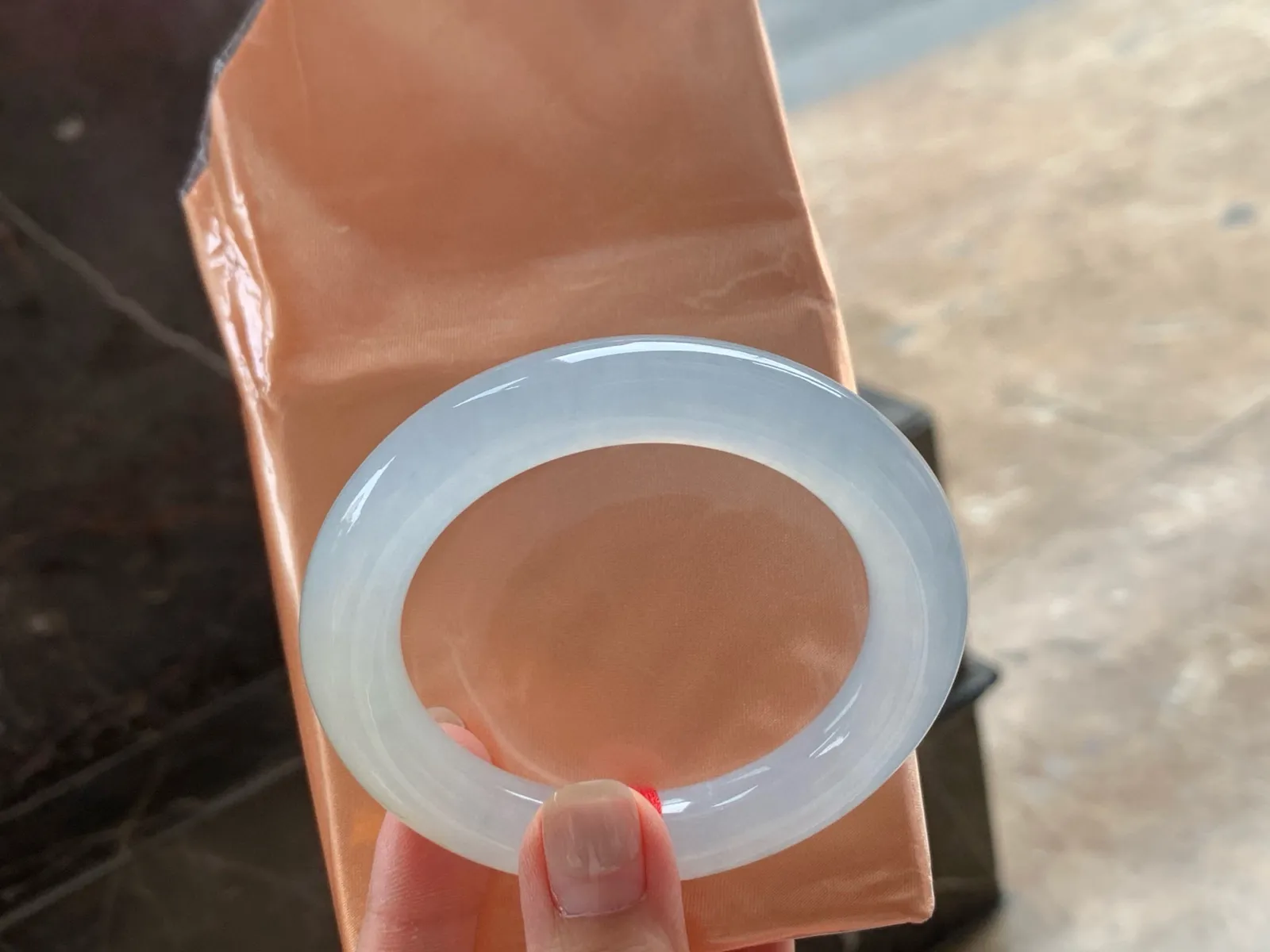 冰种福镯
尺寸：55-11.2mm
冰味十足～整圈冰透起荧光无瑕疵