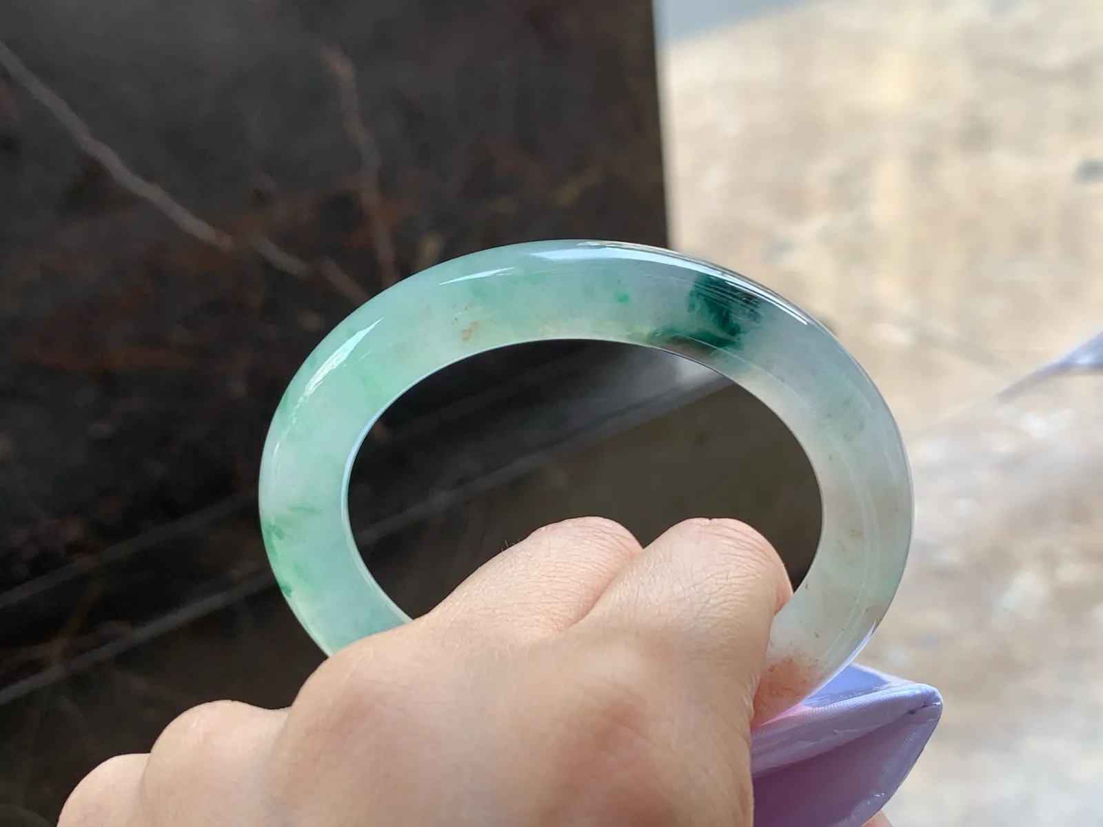 冰种福镯
尺寸：52.1-9.5mm
底色漂亮，种好水足，有特色哦推荐