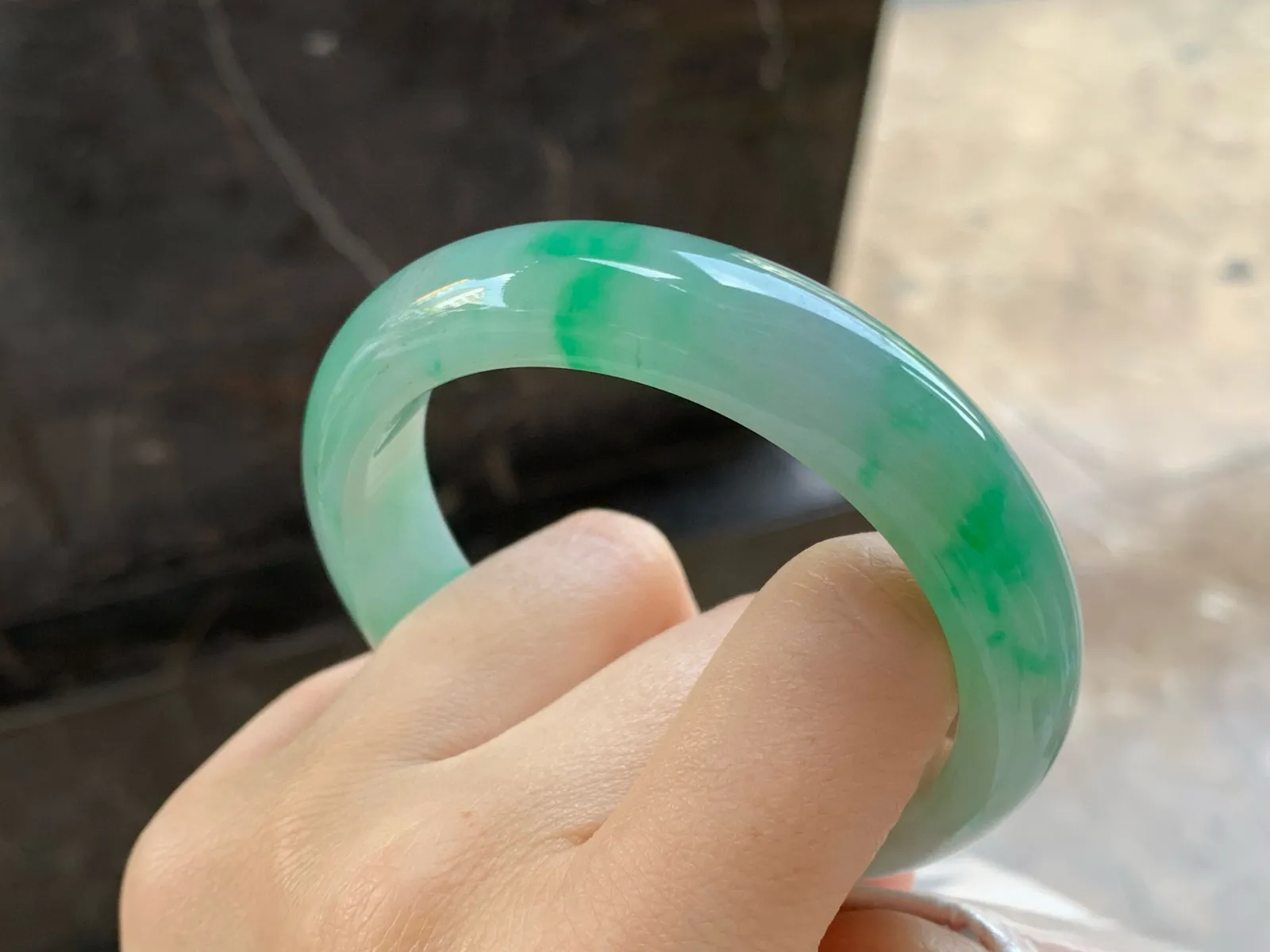 带色手镯
尺寸：56.5-13.2-8.5mm
有种有色～上手漂亮 推荐