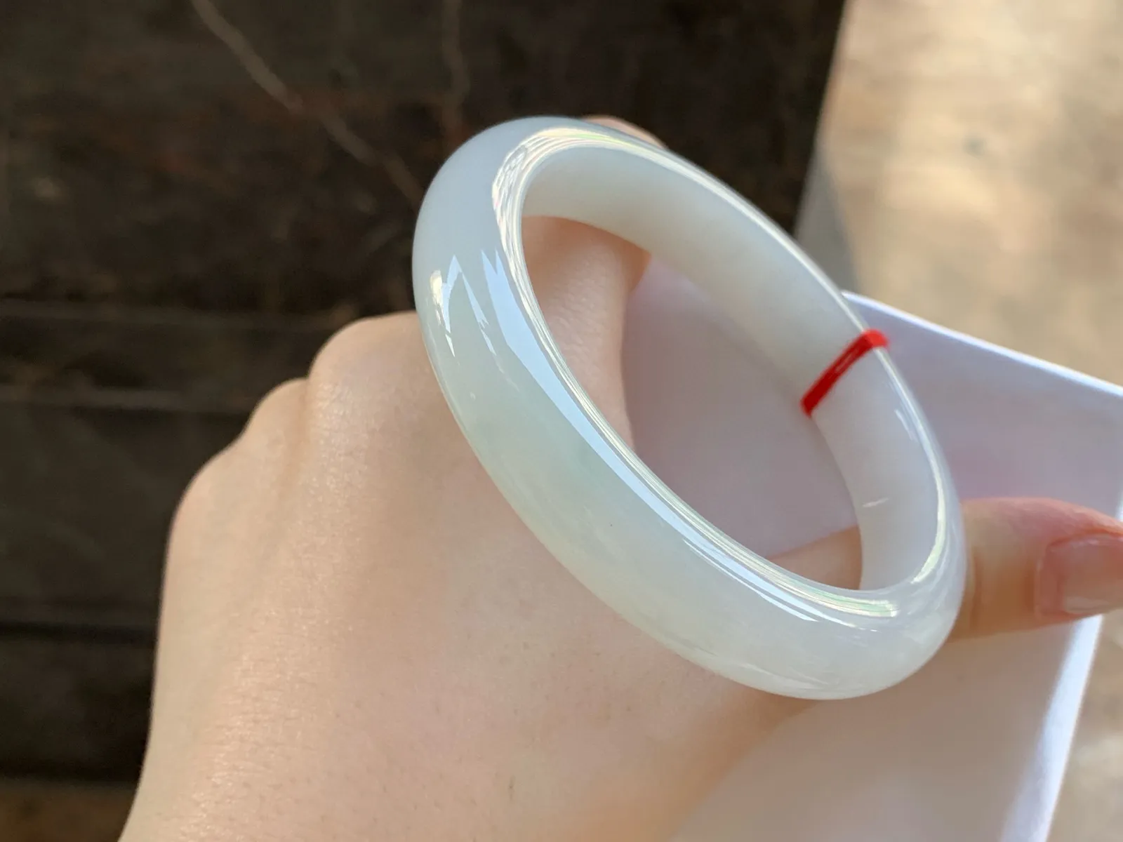 细糯手镯
尺寸：59-12.6-8.7mm
肉质细腻干净～大圈口