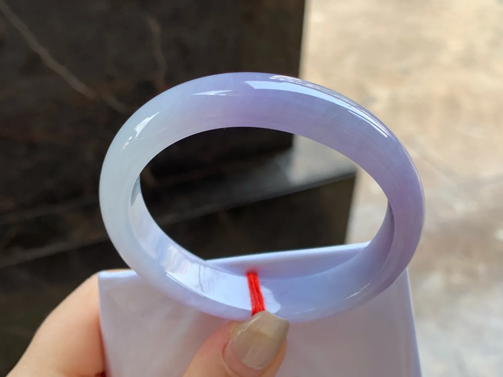 紫罗兰贵妃镯
尺寸：53-12.3-7.2mm
底子细腻干净～正圈50 51可以戴上手好看