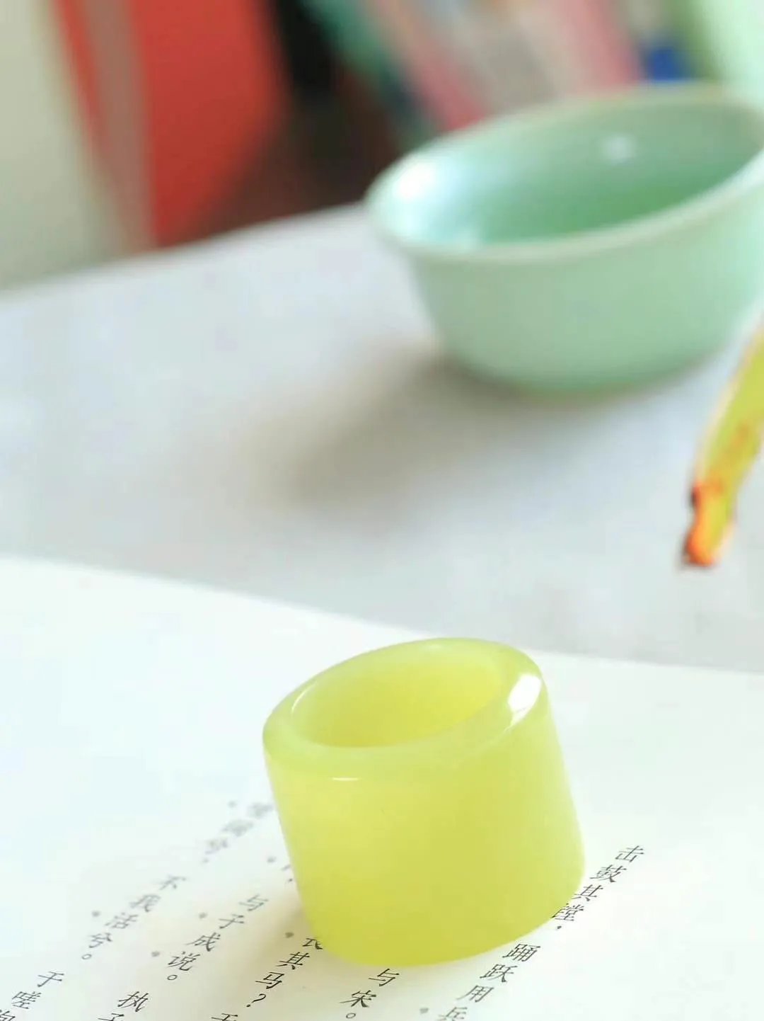（古韵.扳指）

精品和田玉黄口扳指，玉质温润，油润感十足， 整器古韵生辉。优雅高贵。运筹帷幄于掌中，决胜于千里之外。
重25.2克   圈口22mm  尺寸24-4.3mm 63301954A