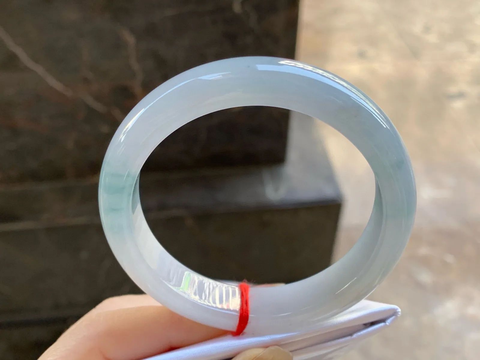 飘花手镯
尺寸：57-13.1-8.1mm
肉质细腻干净～水润十足