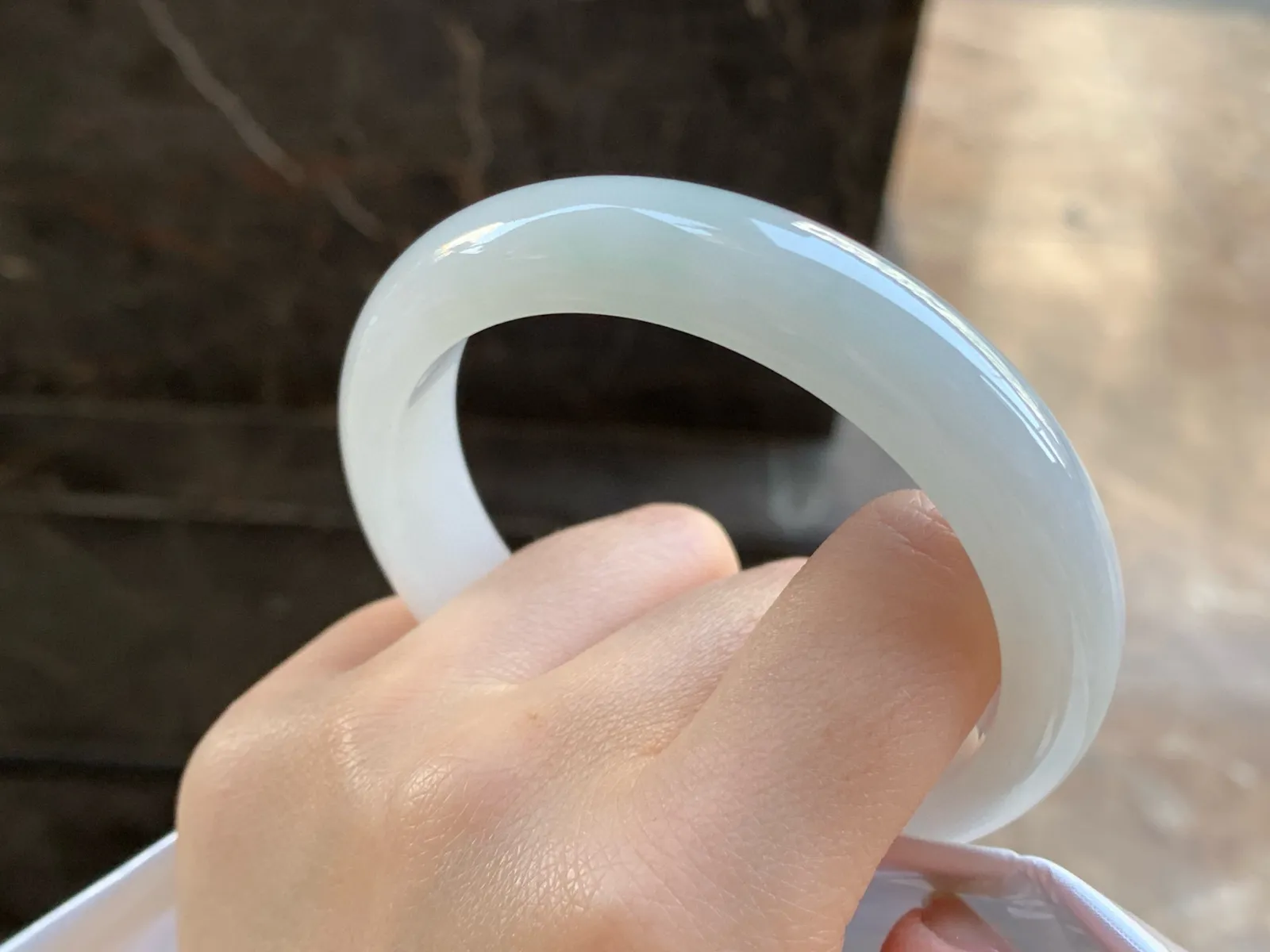 细糯手镯
尺寸：59-12.6-8.7mm
肉质细腻干净～大圈口