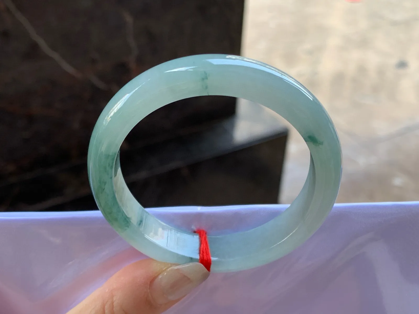 飘花手镯
尺寸：52-12-7.8mm
肉质细腻干净～飘花点缀