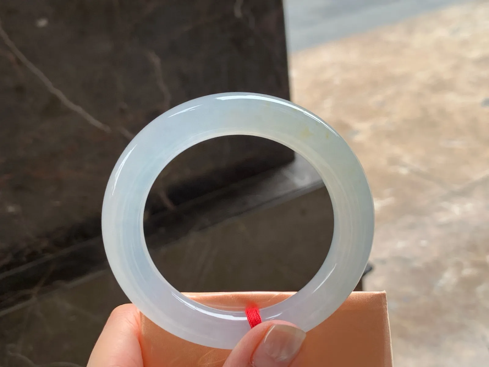 冰种福镯
尺寸：55-11.2mm
冰味十足～整圈冰透起荧光无瑕疵