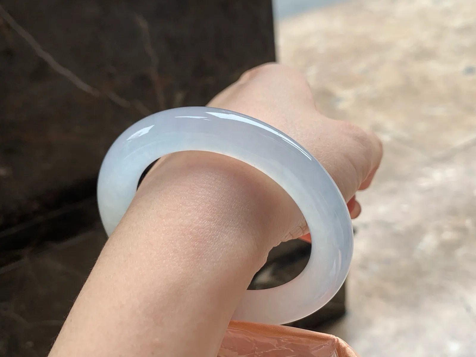 冰种福镯
尺寸：55-11.2mm
冰味十足～整圈冰透起荧光无瑕疵