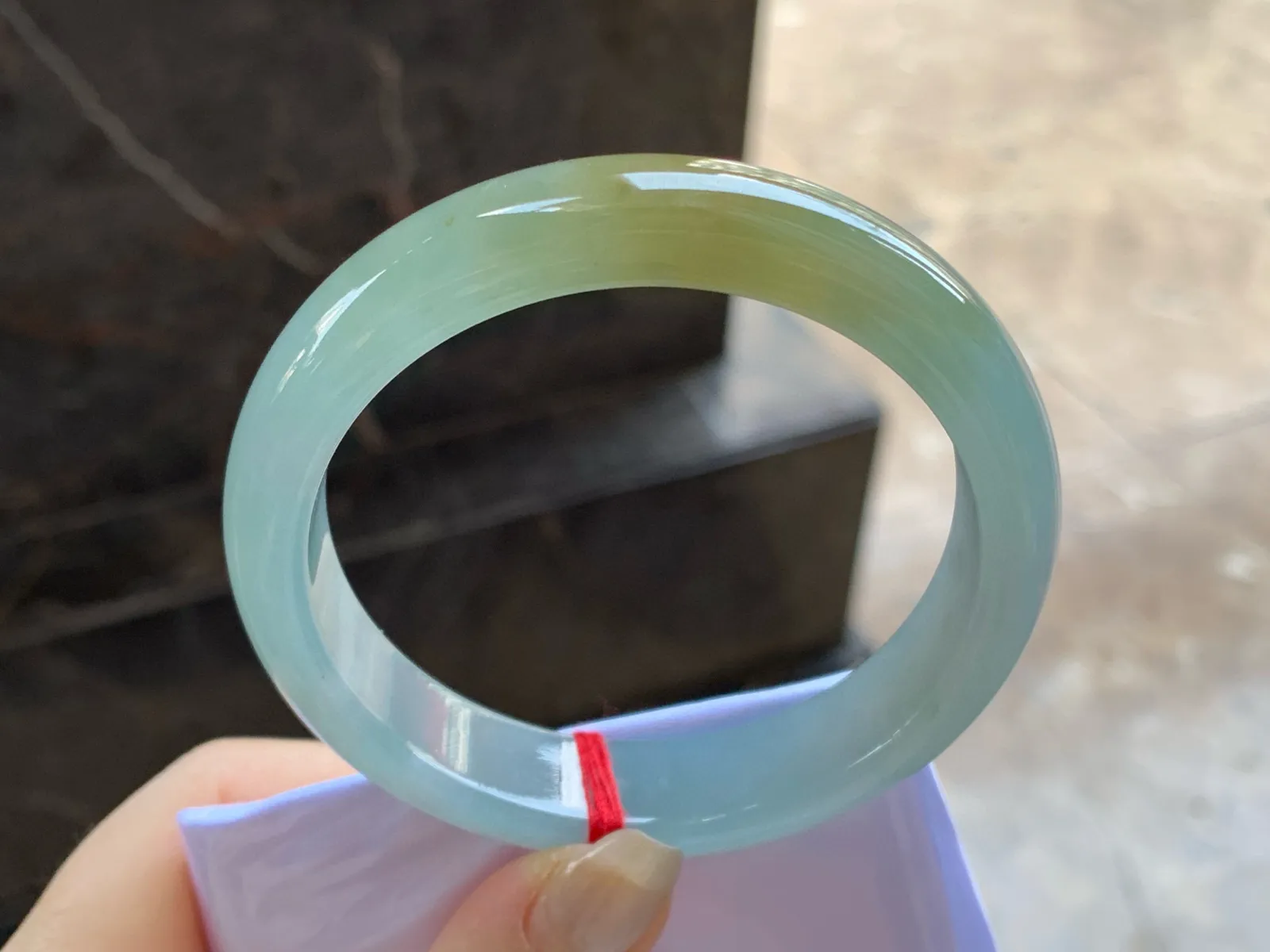 黄翡手镯
尺寸：58-13.2-8mm
种老肉细～特色镯无瑕疵