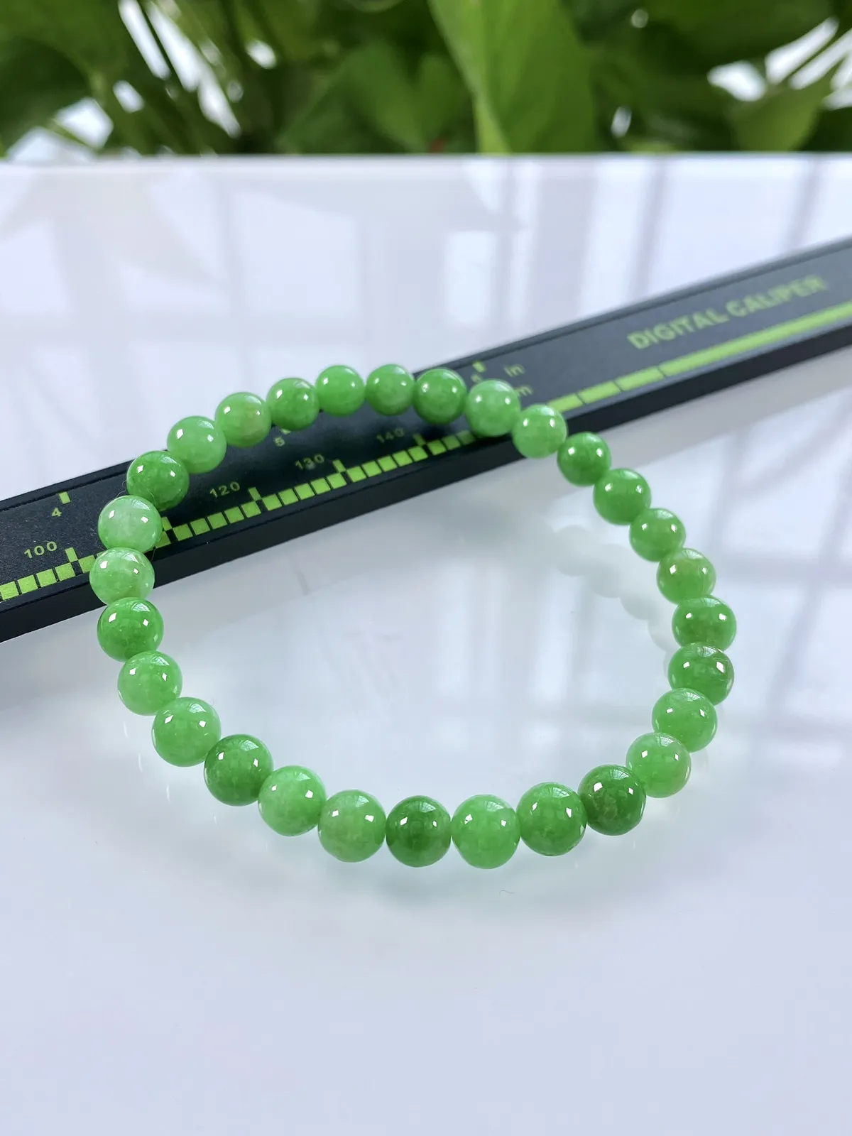 缅甸天然翡翠A货，卡6.3冰润满绿阳绿圆珠手串手链，尺寸：6.3mm/29颗，长度170mm（弹力绳