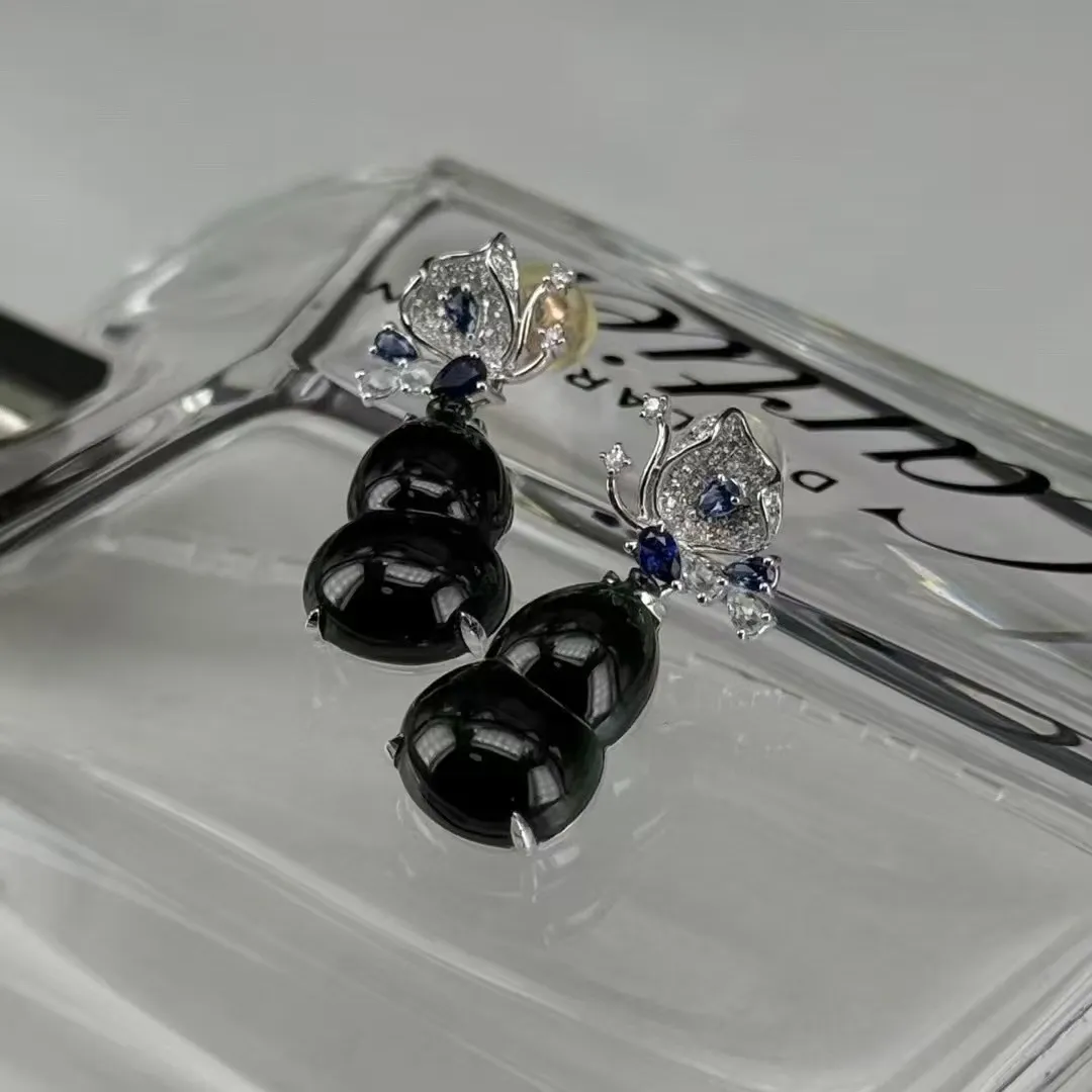 精品18k墨翠葫芦耳坠 种好色正 黑度极好 打灯通透 油性十足