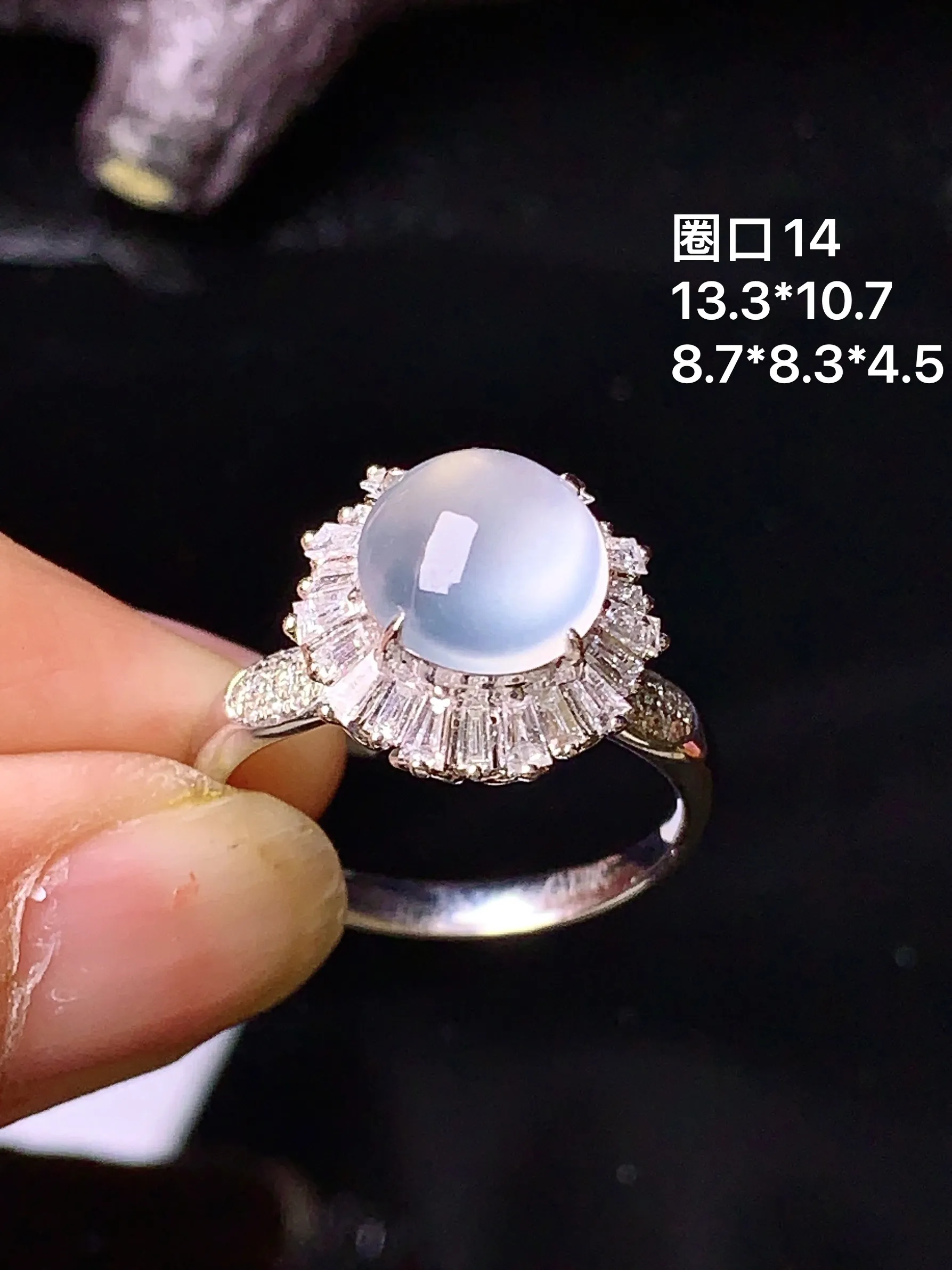 18k金钻镶嵌冰种蛋面戒指 玉质细腻 色泽清新艳丽  圈口14整体尺寸13.3*10.7