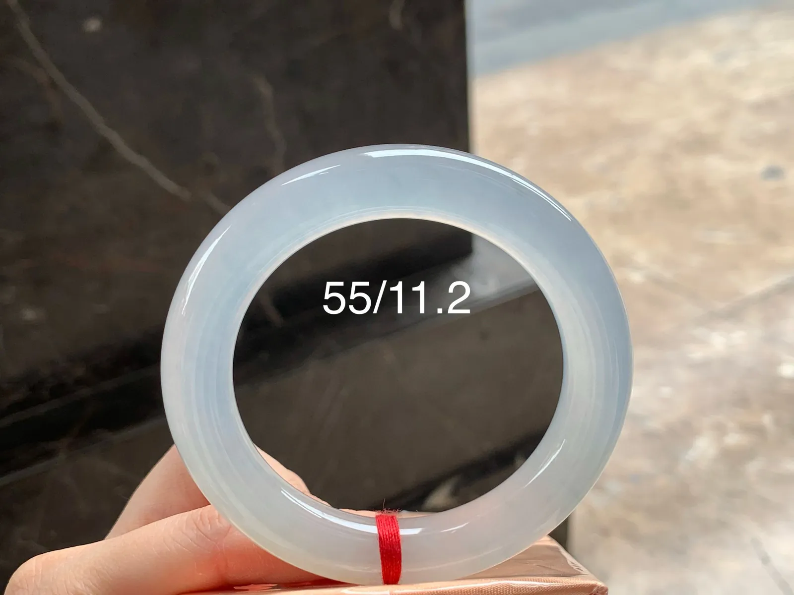 冰种福镯
尺寸：55-11.2mm
冰味十足～整圈冰透起荧光无瑕疵