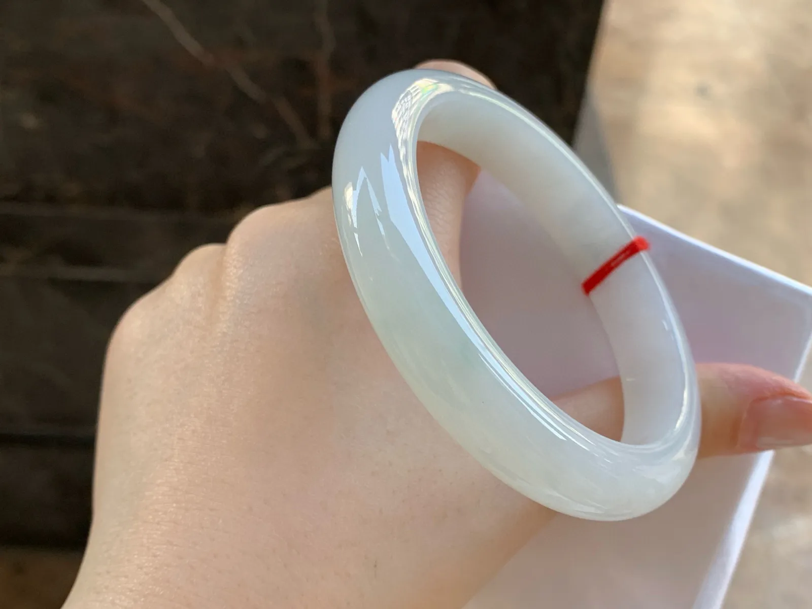 细糯手镯
尺寸：59-12.6-8.7mm
肉质细腻干净～大圈口