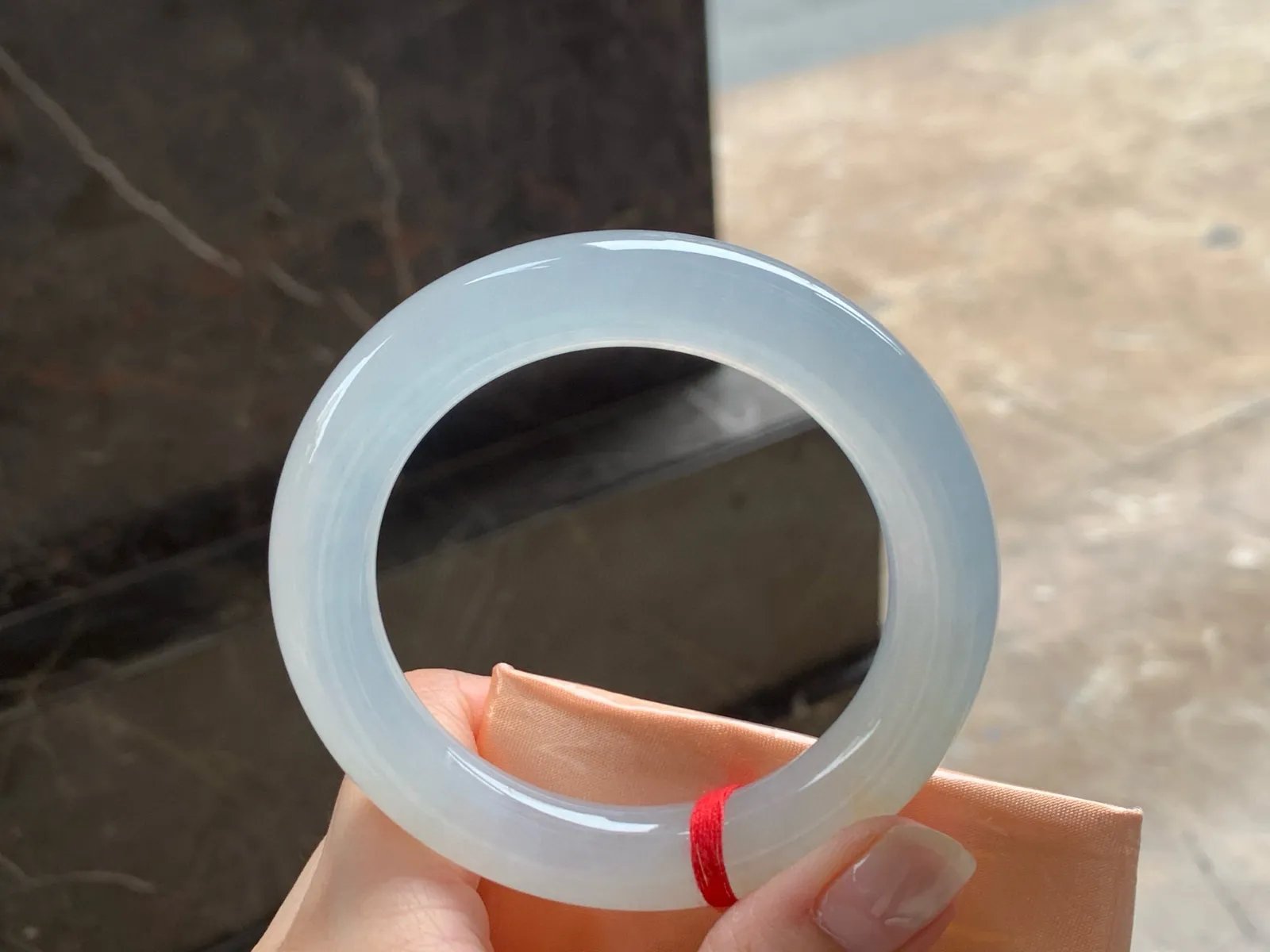 冰种福镯
尺寸：55-11.2mm
冰味十足～整圈冰透起荧光无瑕疵
