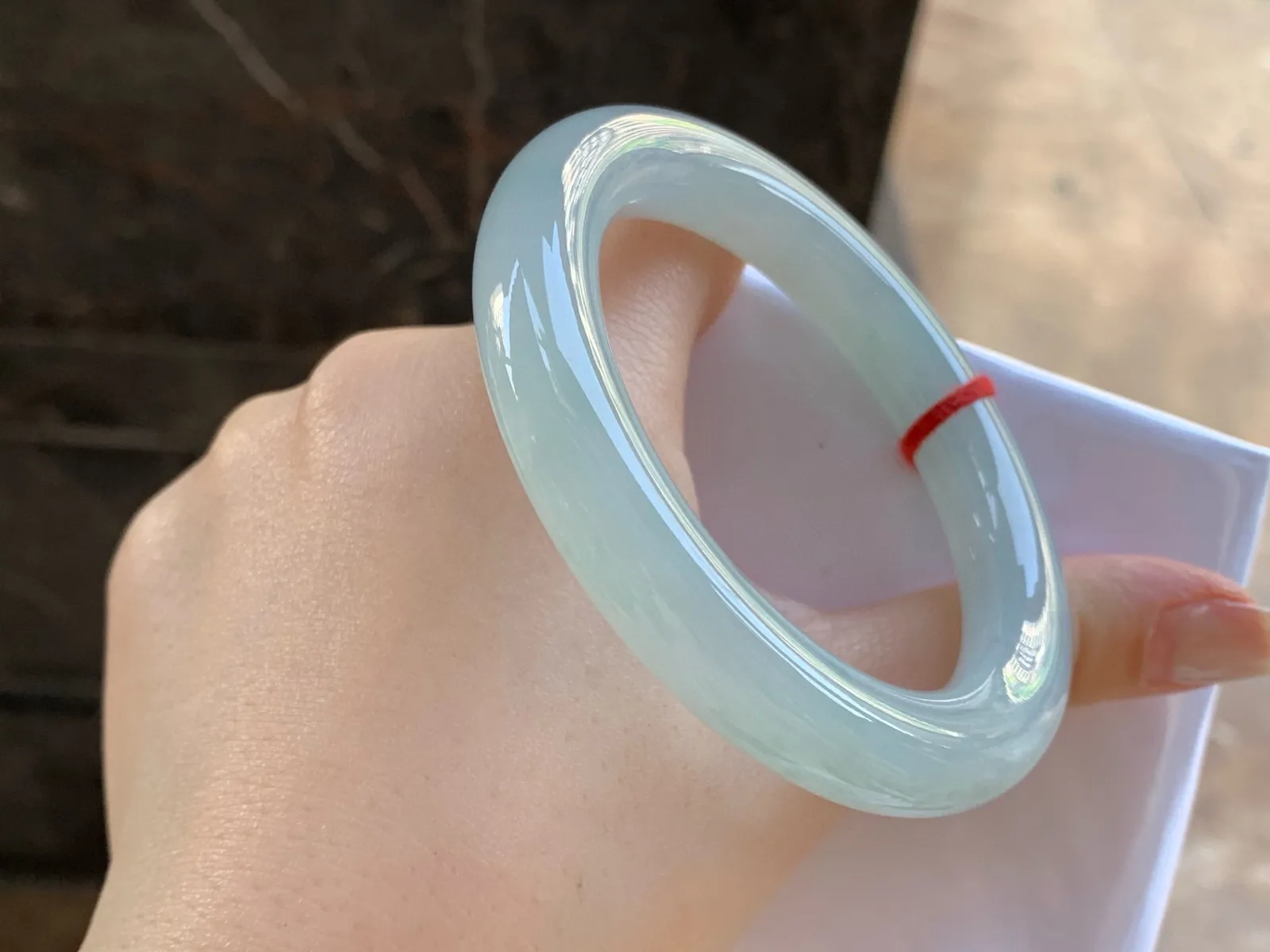 晴水圆条手镯
尺寸：55-11mm
种水好～干净清秀无瑕疵