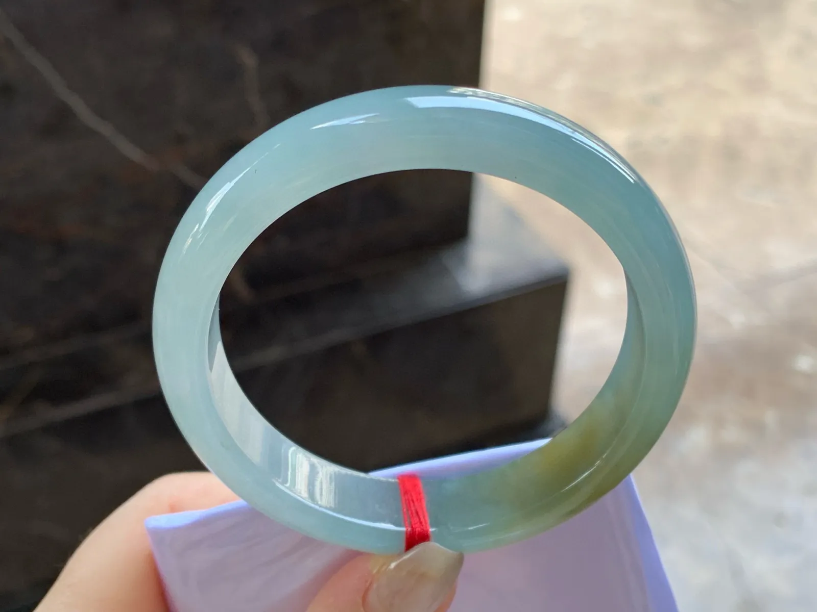 黄翡手镯
尺寸：58-13.2-8mm
种老肉细～特色镯无瑕疵