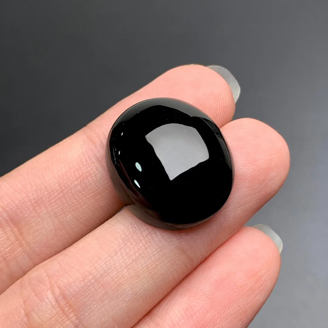 缅甸墨翠蛋面裸石戒面，黑度极黑 种老起胶 肉质细腻 打灯冰冰透透 色正阳绿 尺寸大