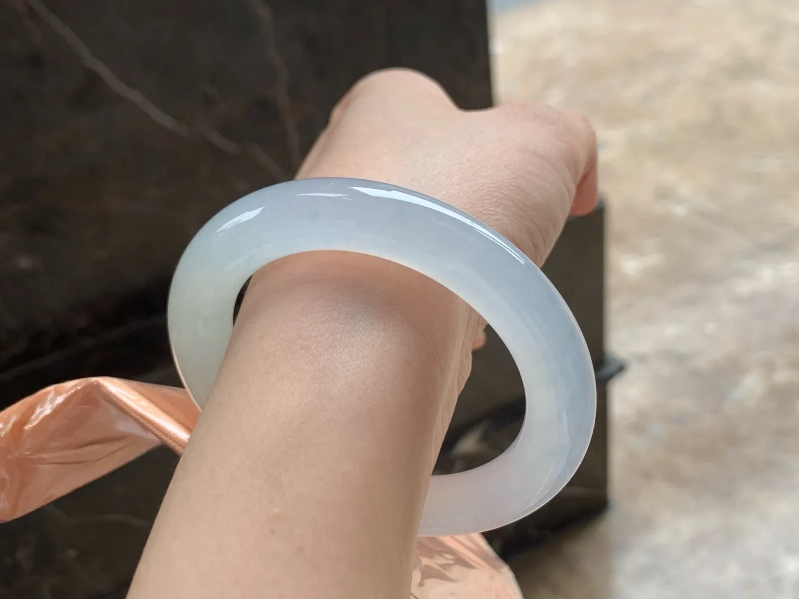 冰种福镯
尺寸：55-11.2mm
冰味十足～整圈冰透起荧光无瑕疵