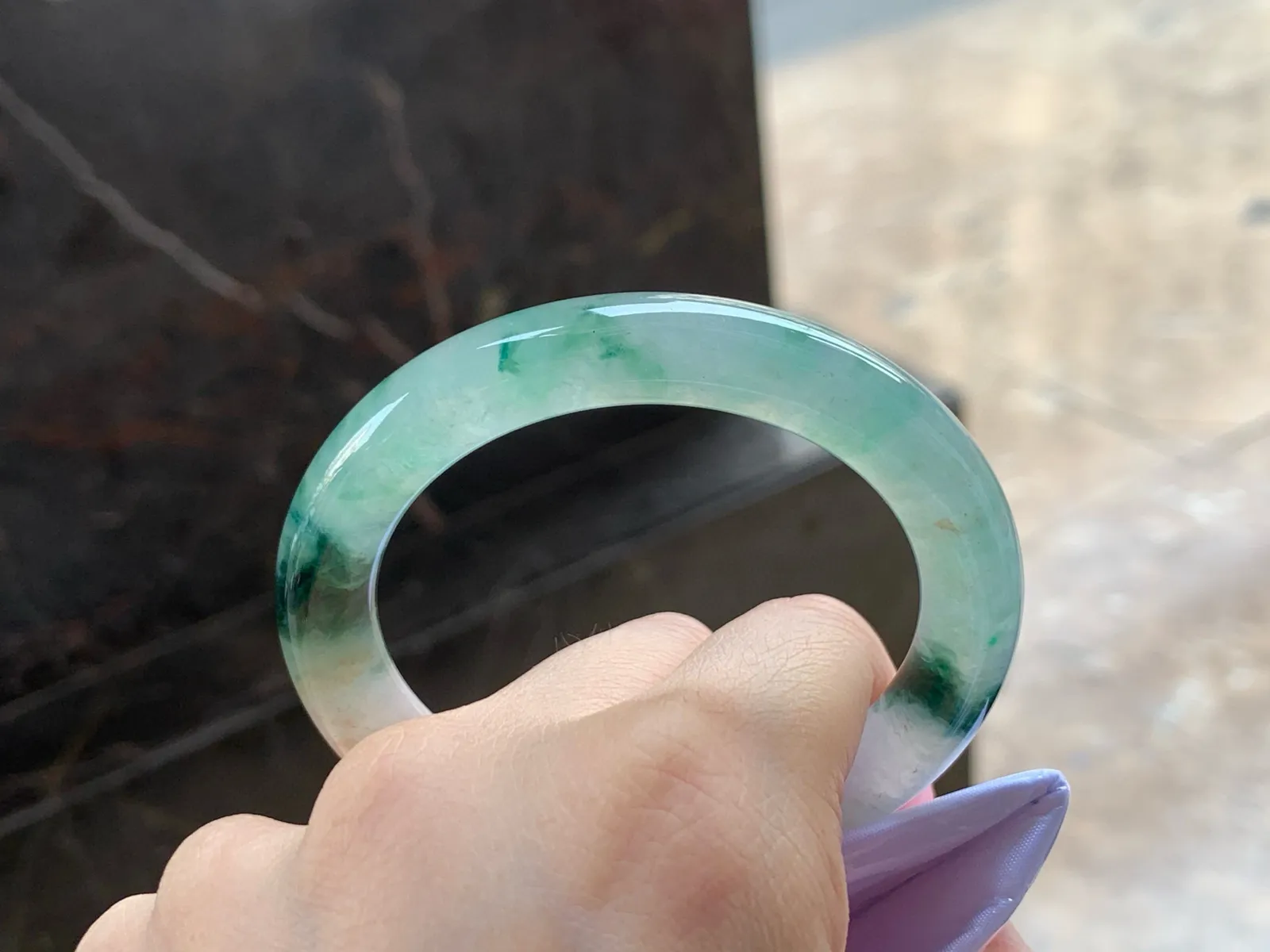 冰种福镯
尺寸：52.1-9.5mm
底色漂亮，种好水足，有特色哦推荐
