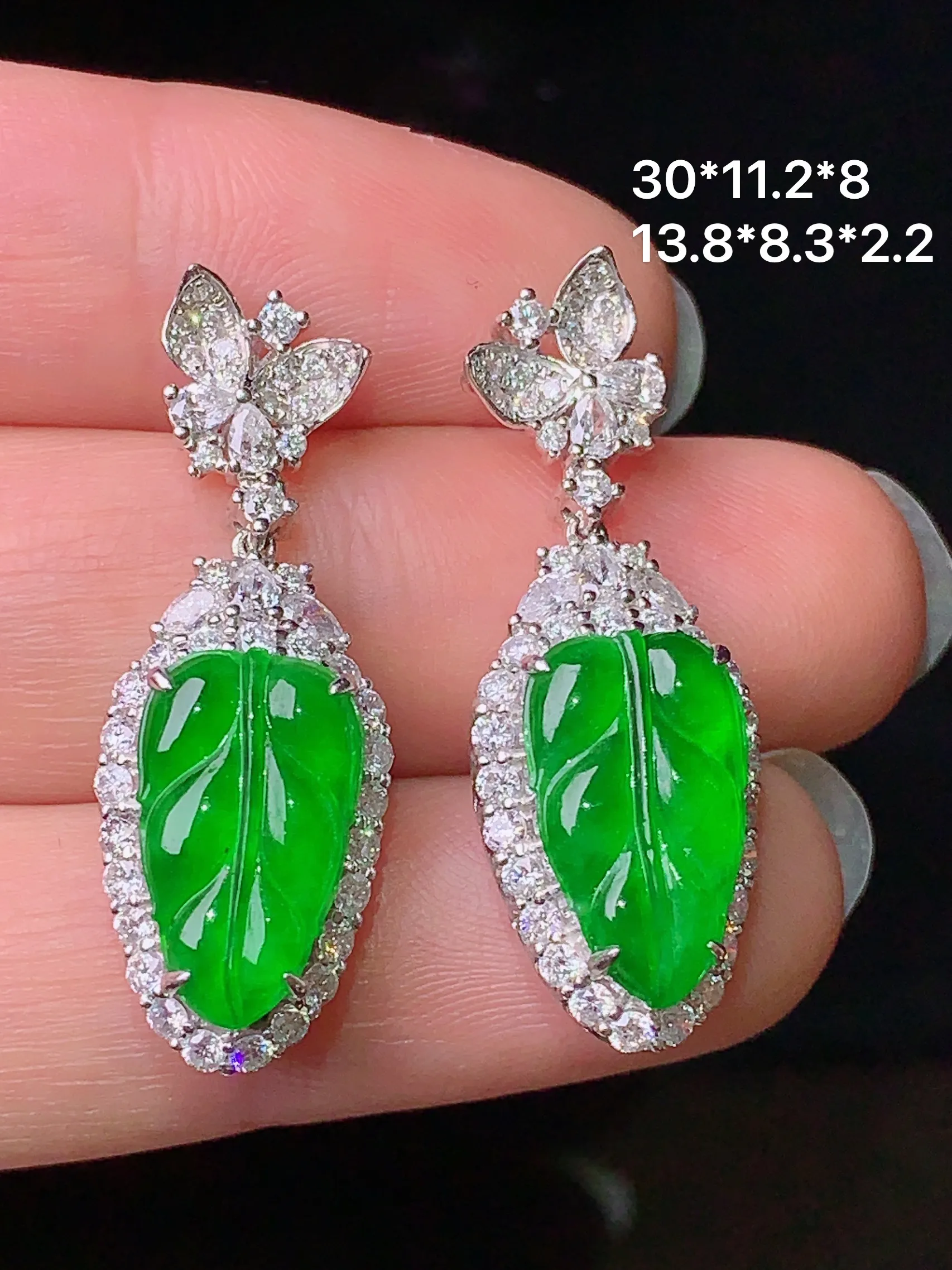 18k金钻镶嵌翠绿树叶耳坠 玉质细腻 色泽清新艳丽  整体尺寸30*11.2*8
