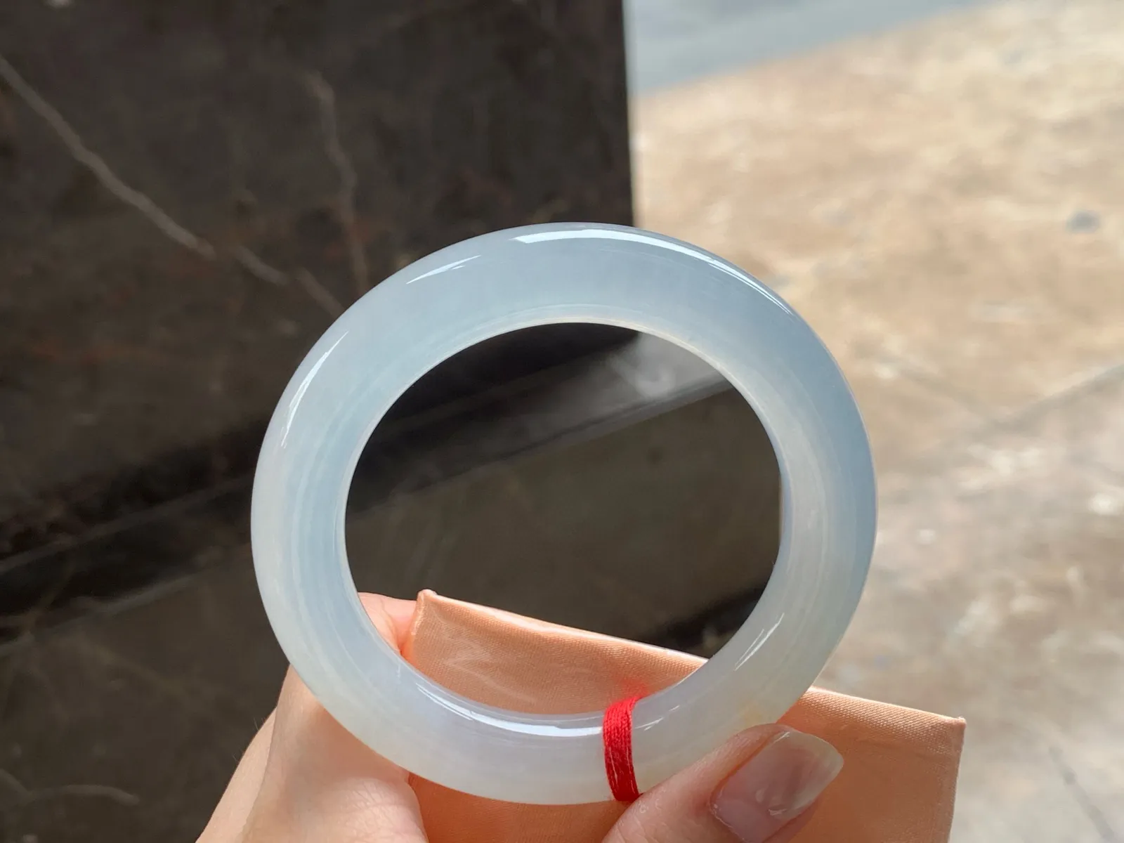 冰种福镯
尺寸：55-11.2mm
冰味十足～整圈冰透起荧光无瑕疵