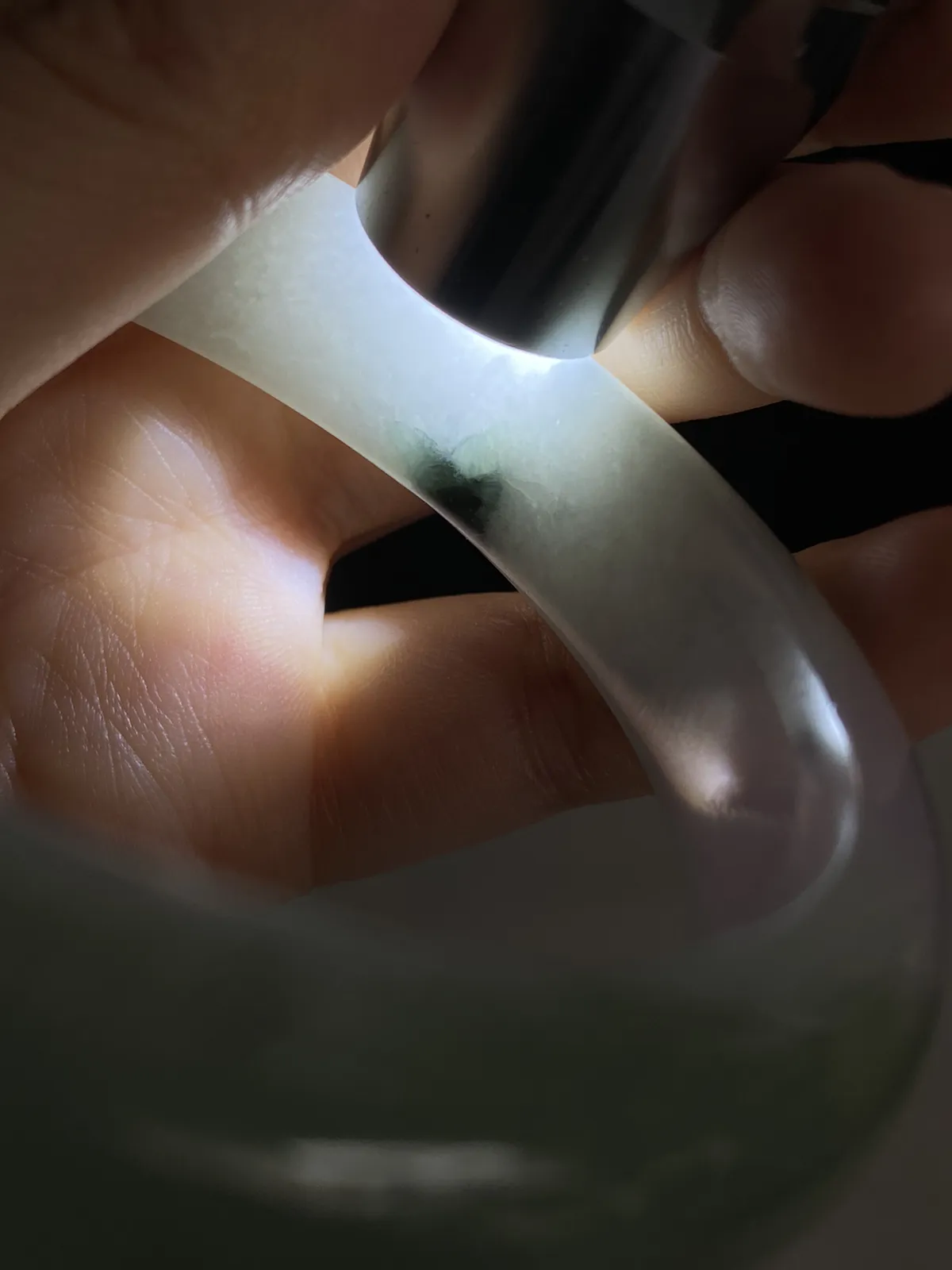正圈58.5圈口，翡翠糯化种飘绿手镯
