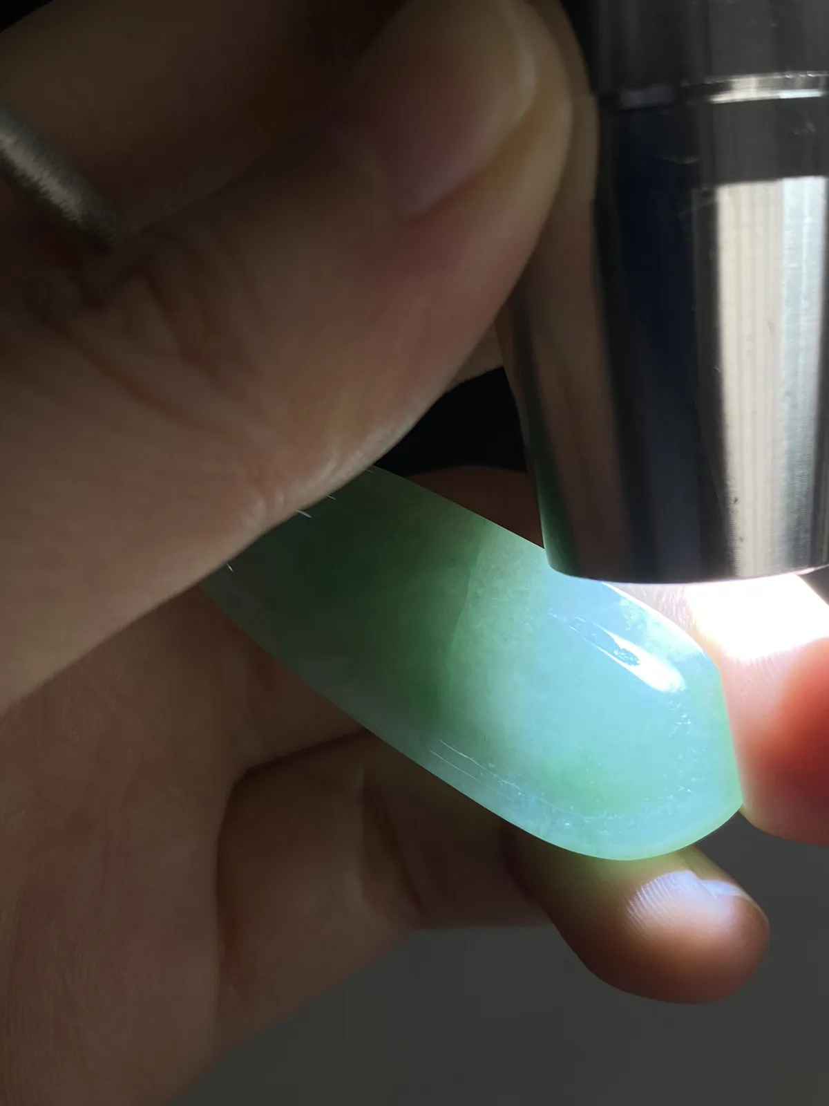 翡翠糯化种淡绿色福瓜，配珠未测